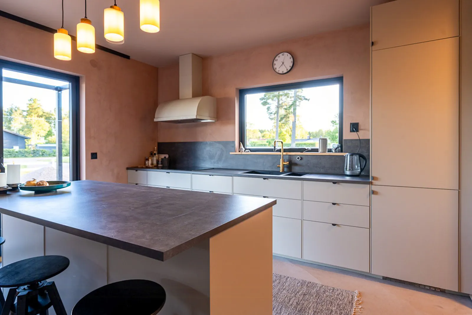Designad stuga med gästhus vid Mullsjön – bild 6 av 24