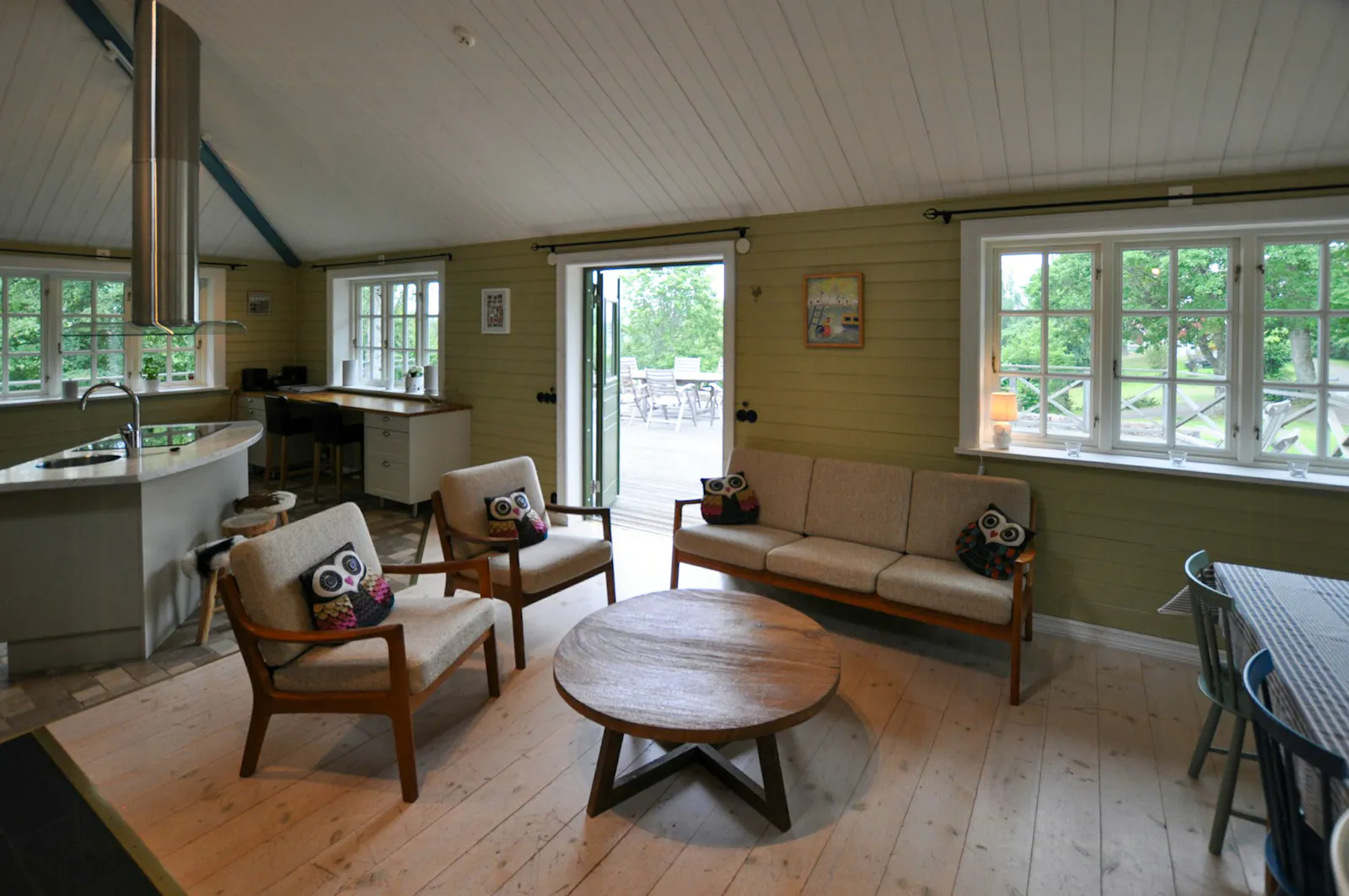 Sjöhus med bastu och brygga nära Vättern – bild 9 av 22