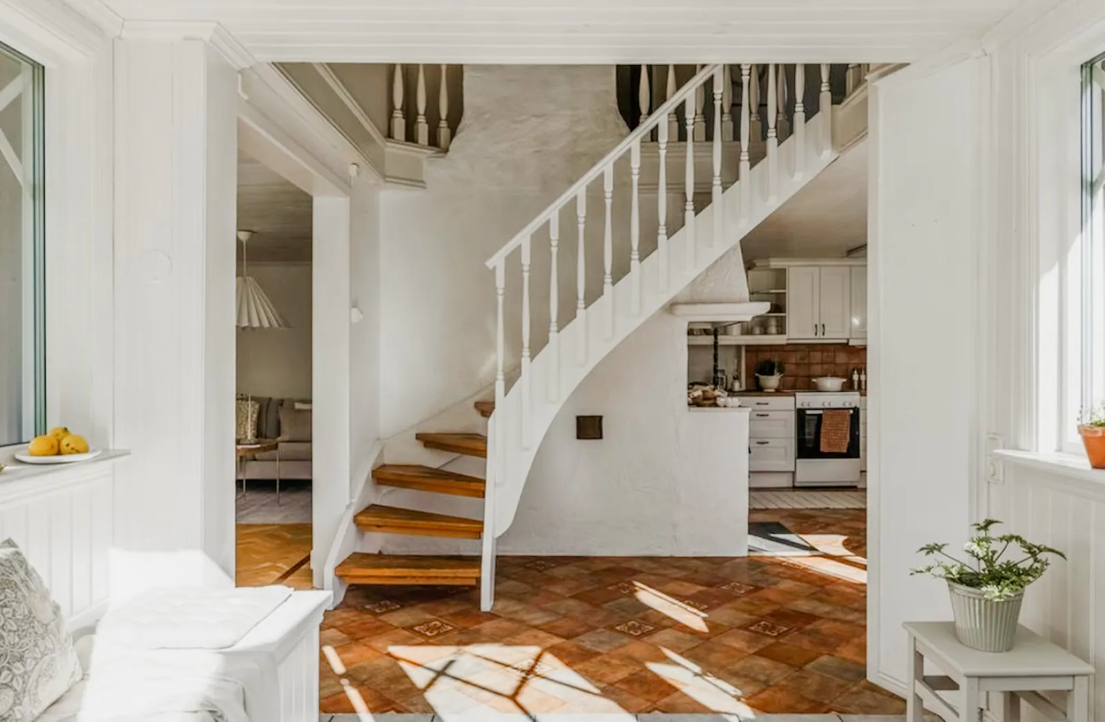 Avkopplande villa med braskamin och egen bäck – bild 6 av 24