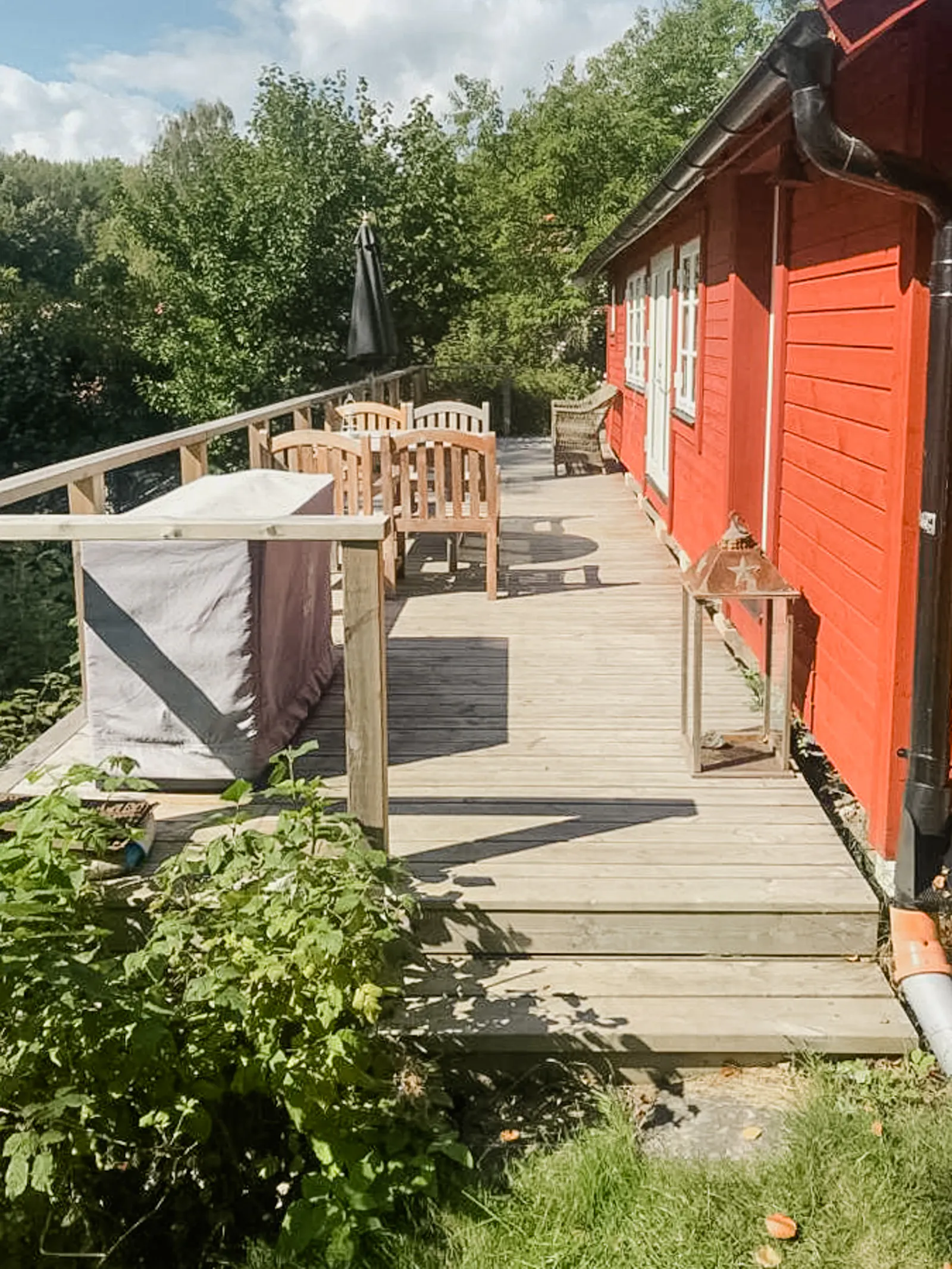 Charmig stuga med havsutsikt i vacker omgivning – bild 7 av 22