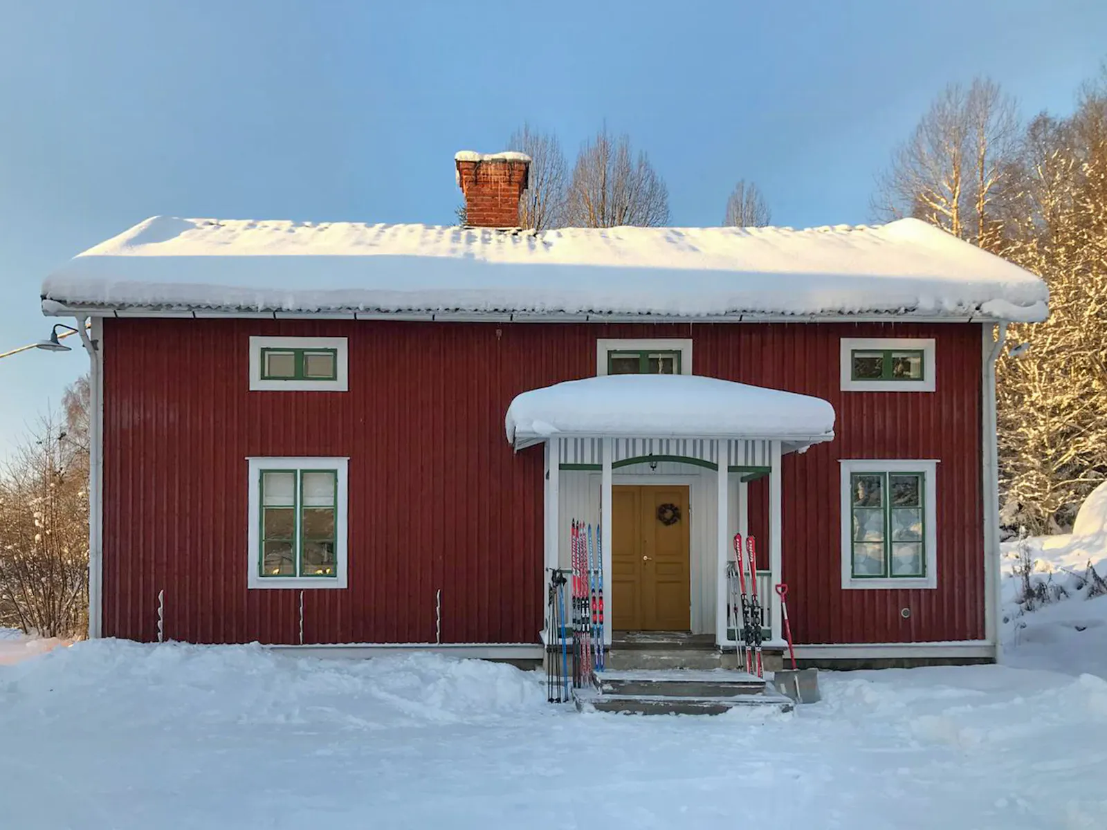 Timmerhus med bastu vid Ljungan – bild 18 av 20