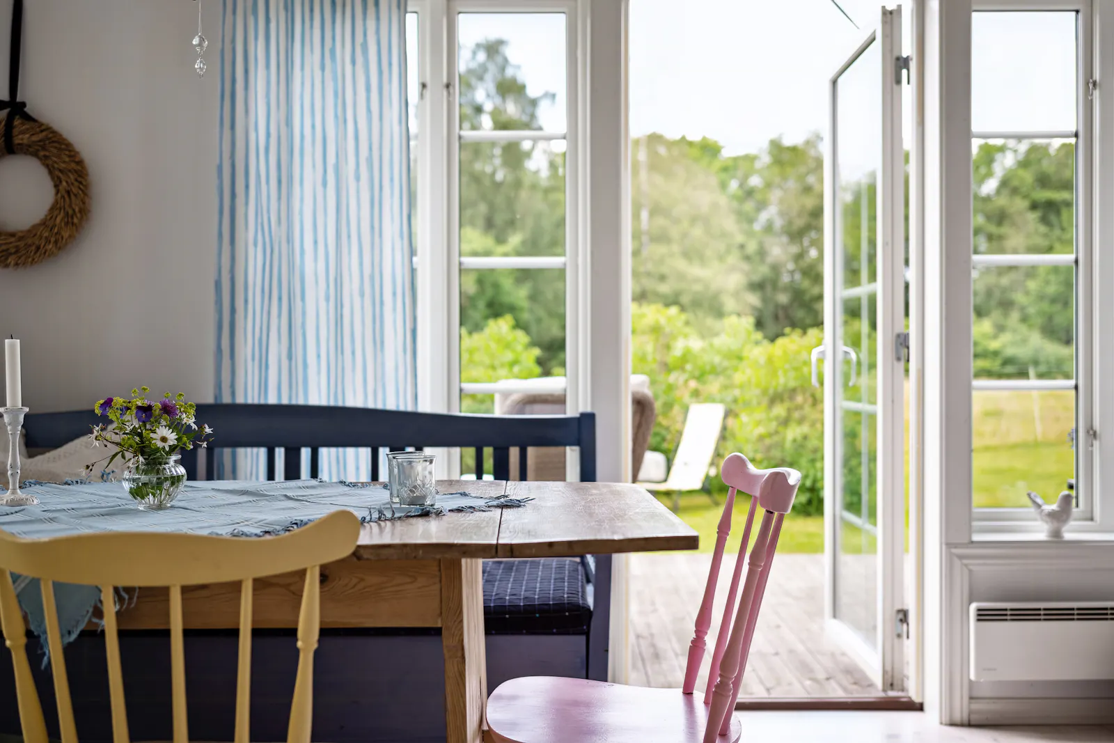 Sjönära sommarstuga med natur i Halland – bild 10 av 24