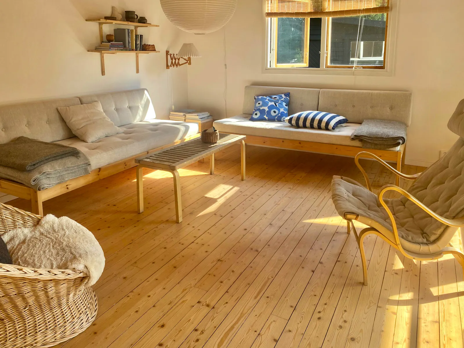 Skogsstuga nära sjöar i Stockholms skärgård – bild 7 av 24
