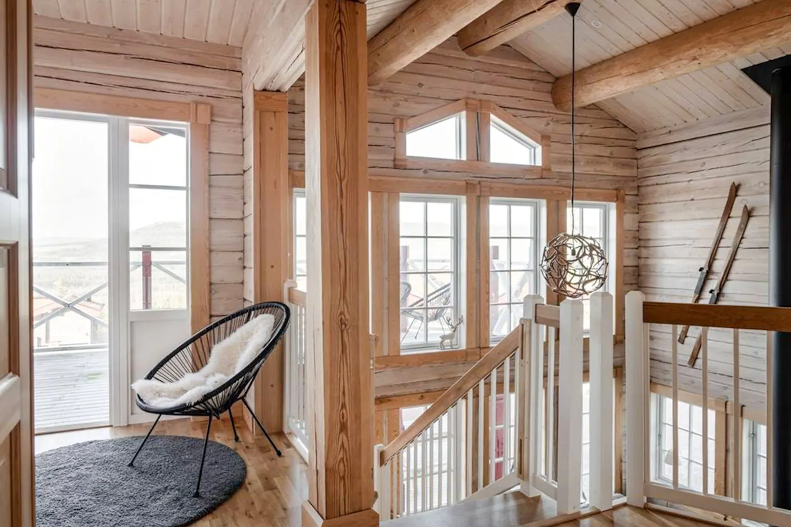 Timmerhus med panoramautsikt i Stöten – bild 2 av 24
