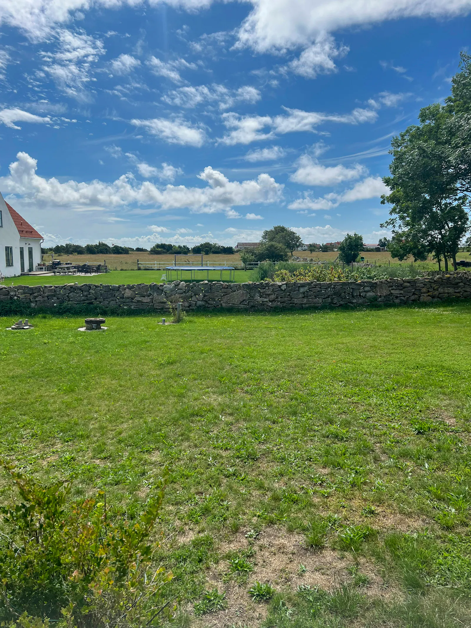 Kalkstenhus nära Hoburgsgubben på Gotland – bild 23 av 24