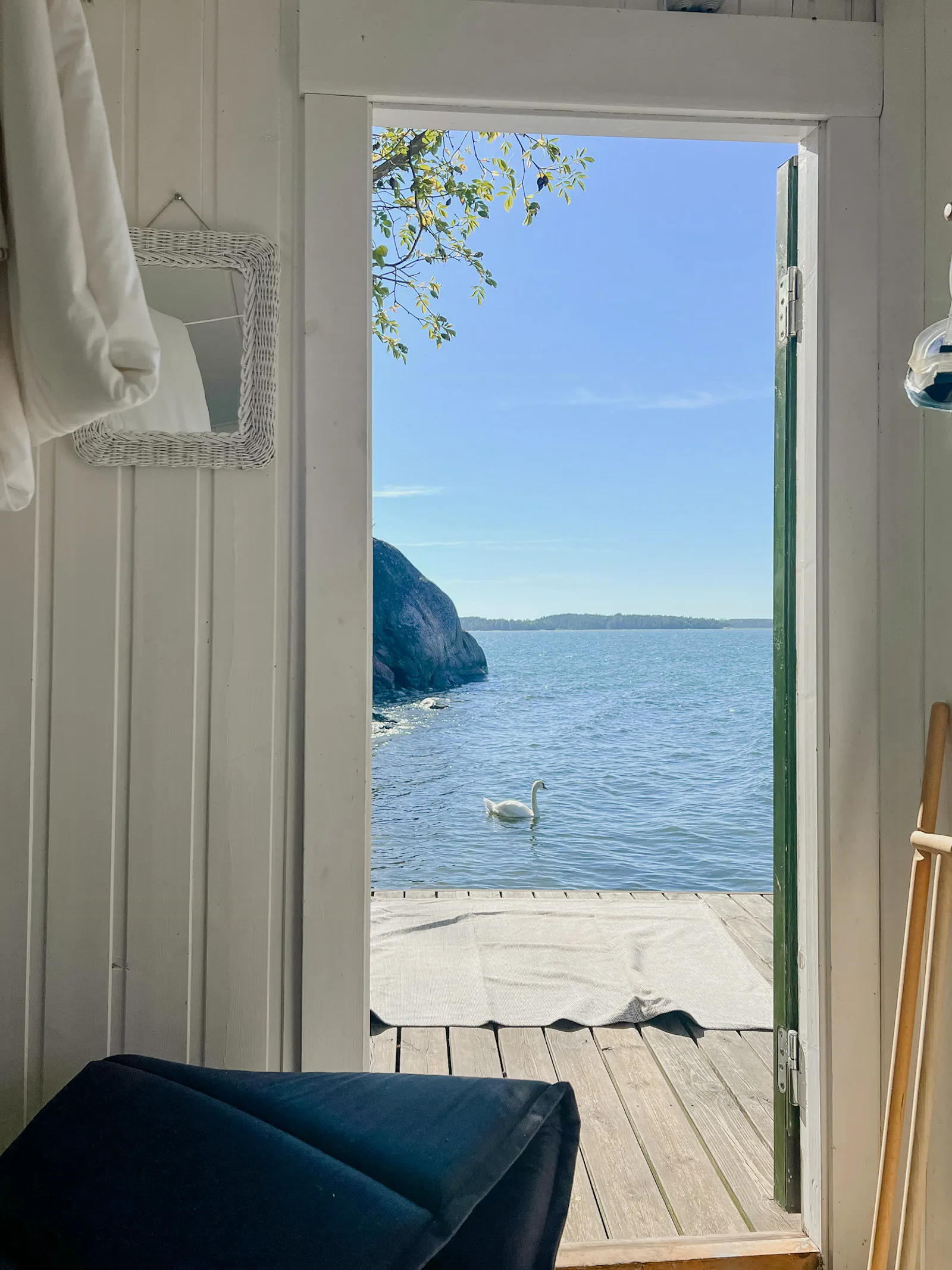 Stuga med panoramautsikt i naturreservat – bild 24 av 24