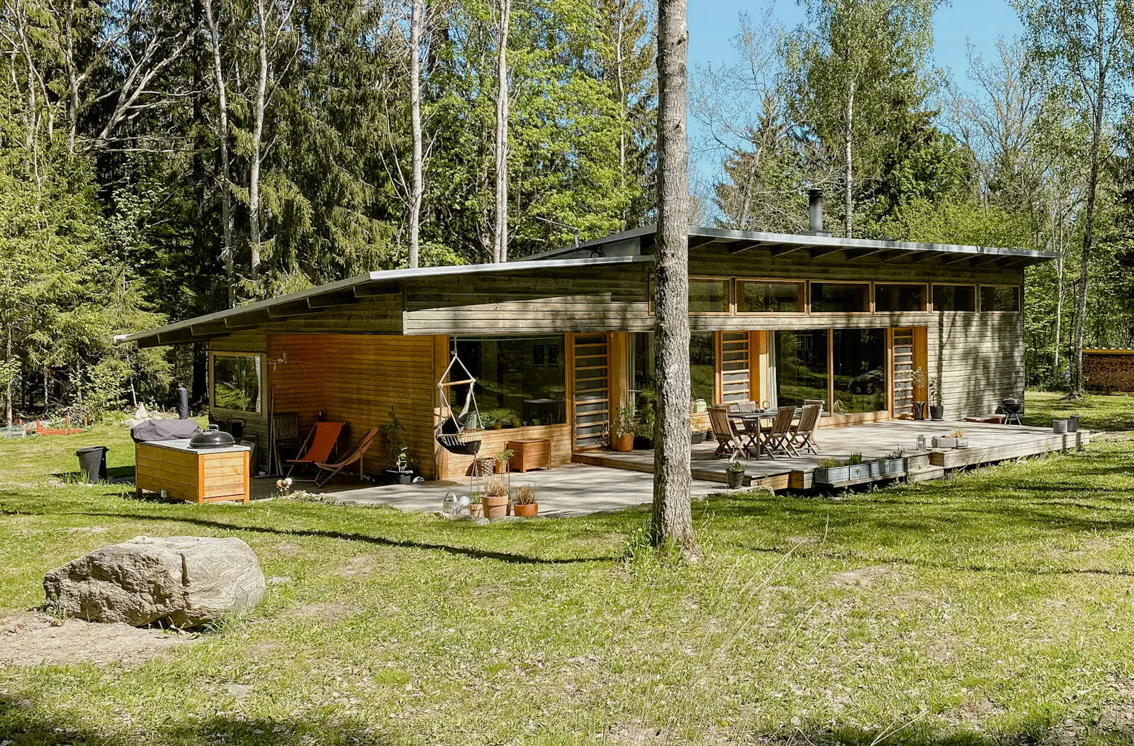 Familjestuga med stor tomt nära vattnet – bild 19 av 24