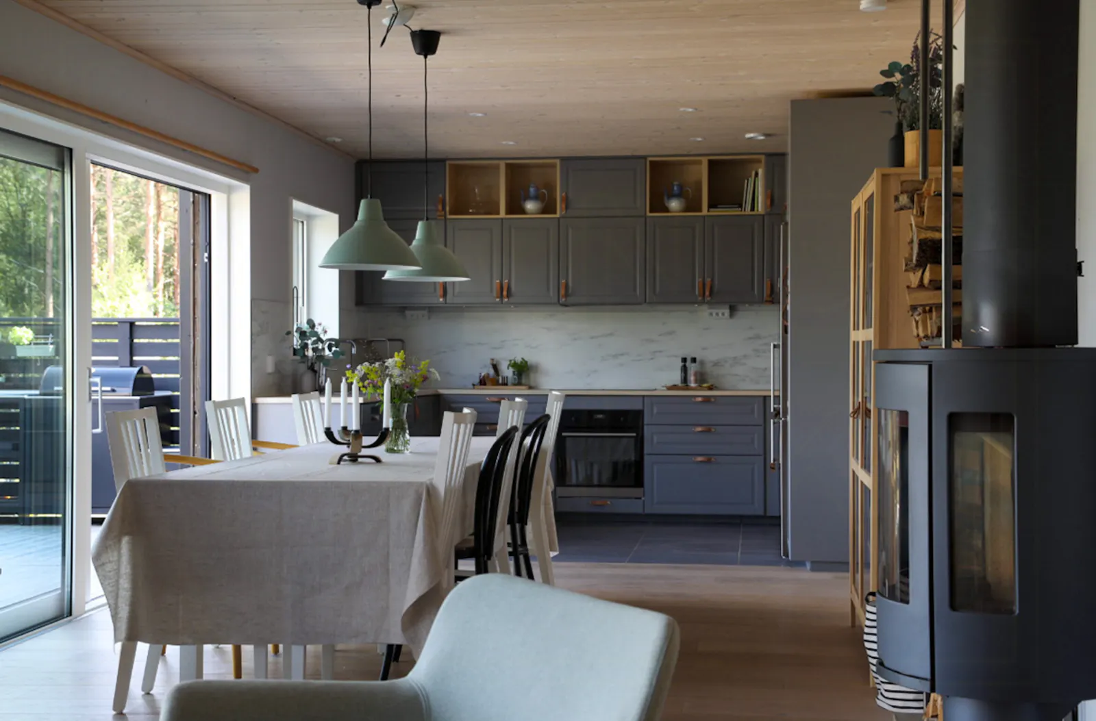 Sjöstuga med solnedgångar över Försjön – bild 3 av 24