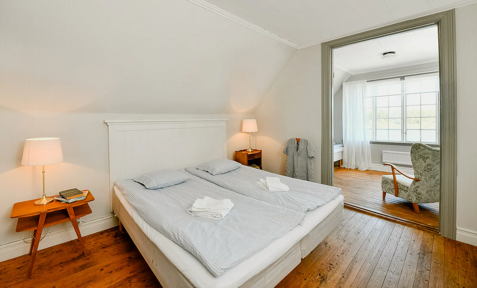 Historiskt sommarhus vid vattnet på Ulvön – bild 4 av 24