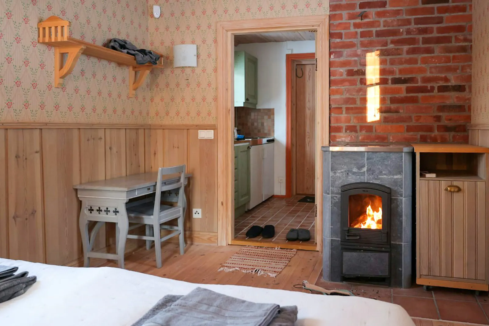 Mysig stuga vid Töcksfors sjöar – bild 3 av 7