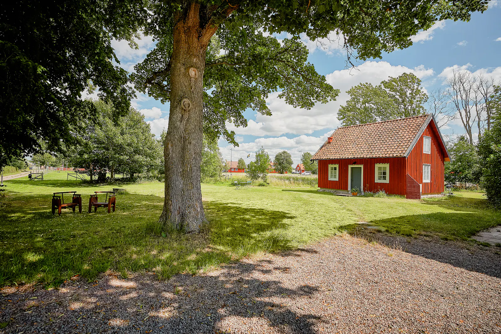 Charmigt Hönshus med terass nära Vadstena – bild 8 av 24
