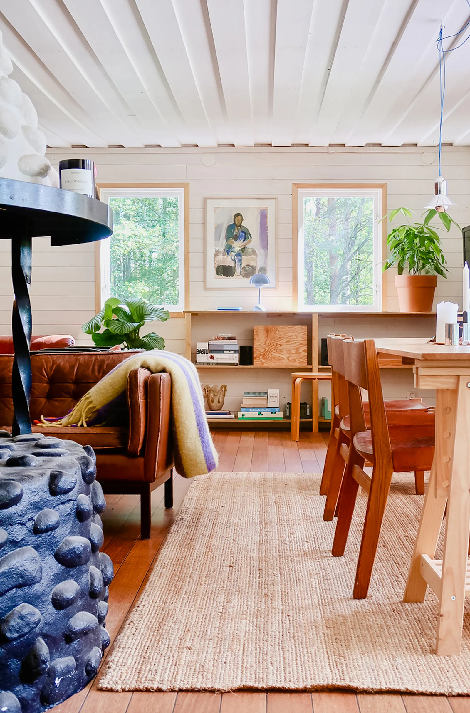 Arkitektritad stuga från 60-talet mitt i skogen – bild 10 av 24