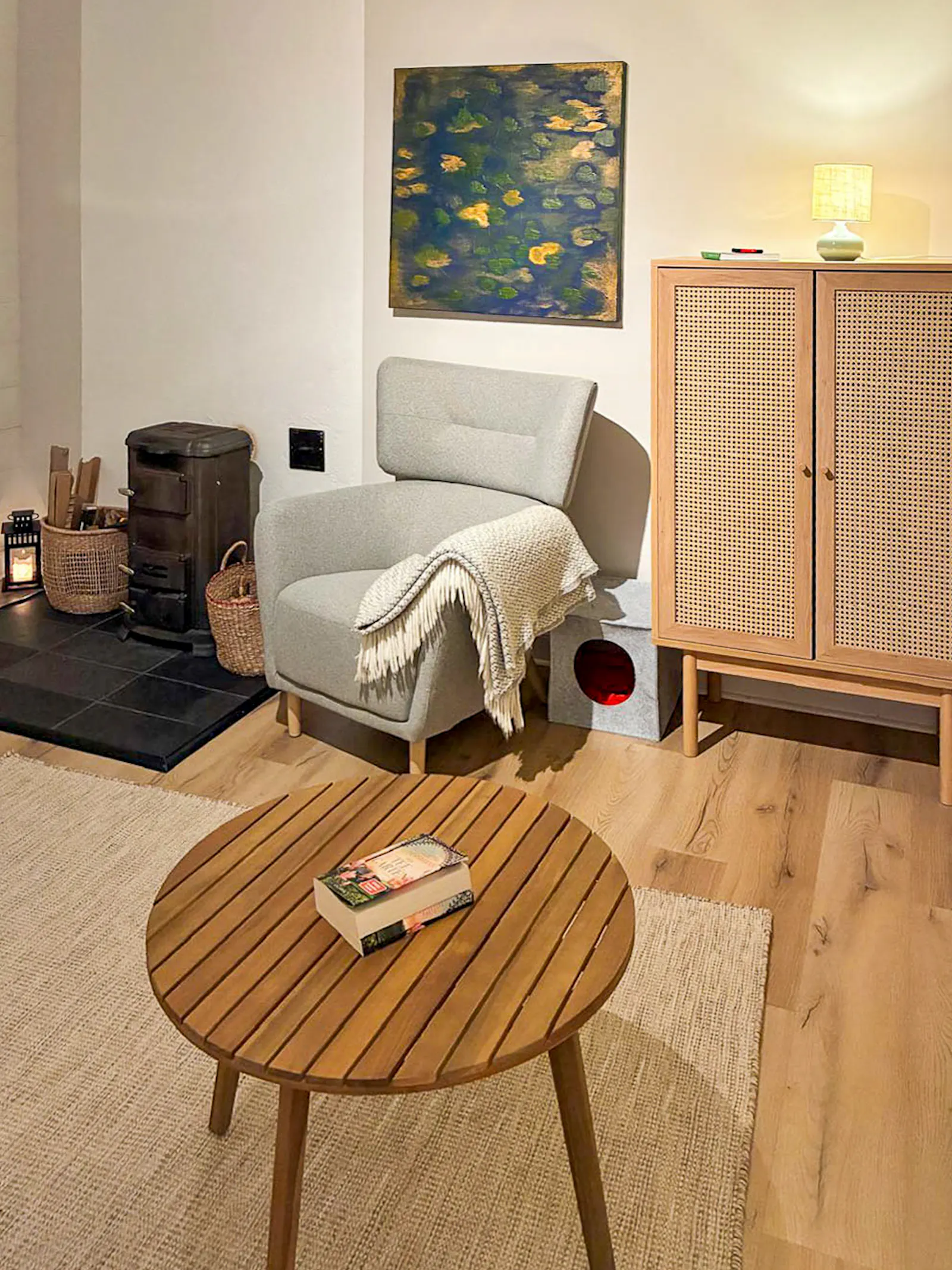 Mysigt svenskt hus vid Fryken med öppen spis – bild 8 av 24