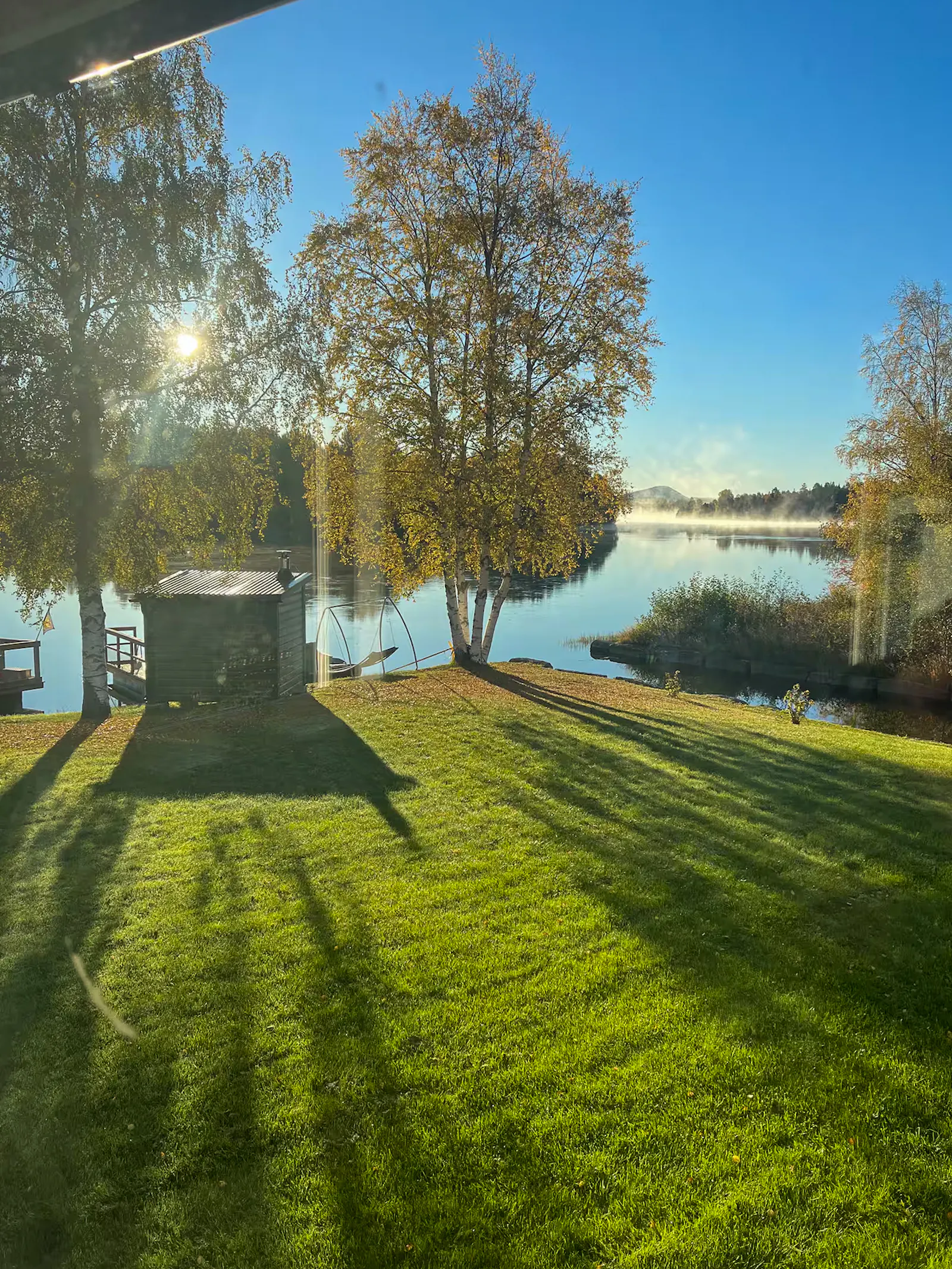 Drömhus vid älven med jacuzzi och bastu – bild 2 av 24