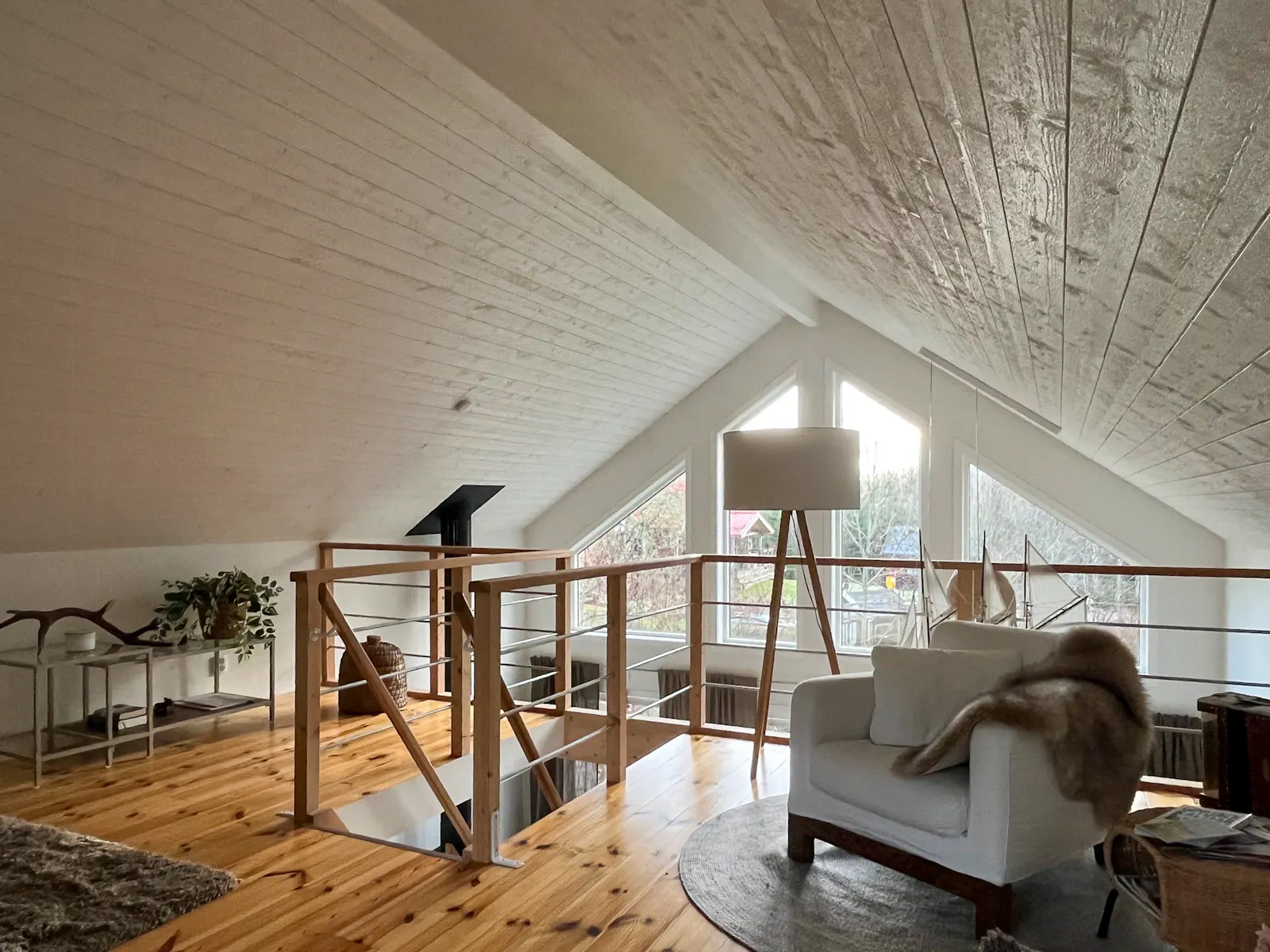 Modernt lofthus i skogen nära Gullabo – bild 4 av 24