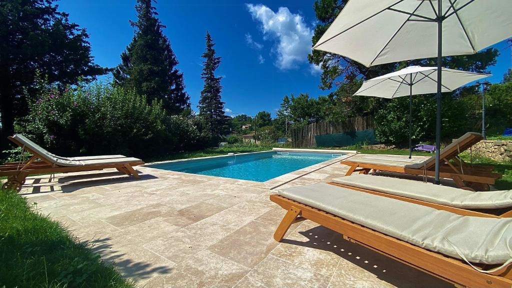 Sommerhus med pool i Ardèche cover image