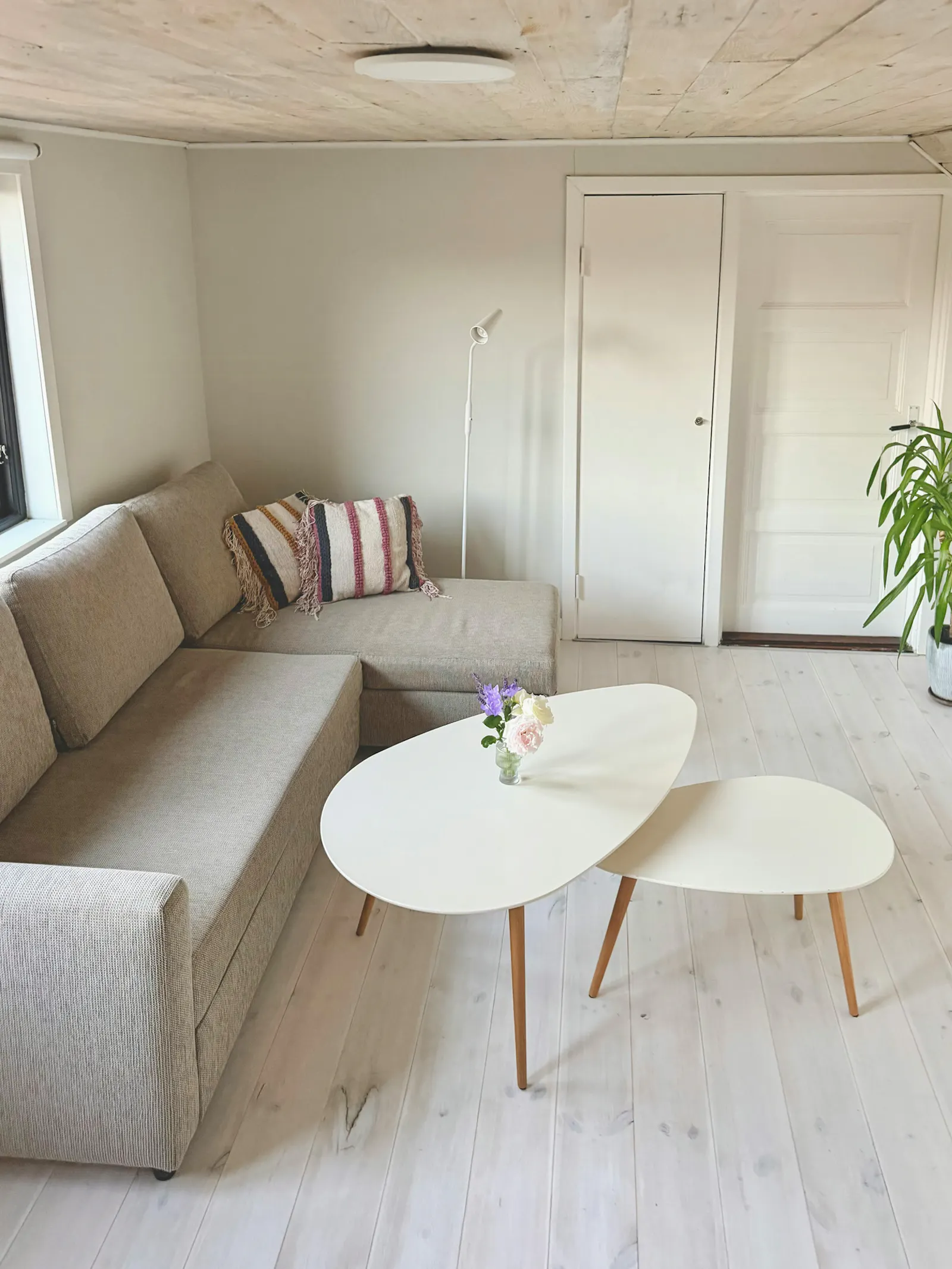 Fyrlängad gård i Fyledalen med naturpool – bild 12 av 24