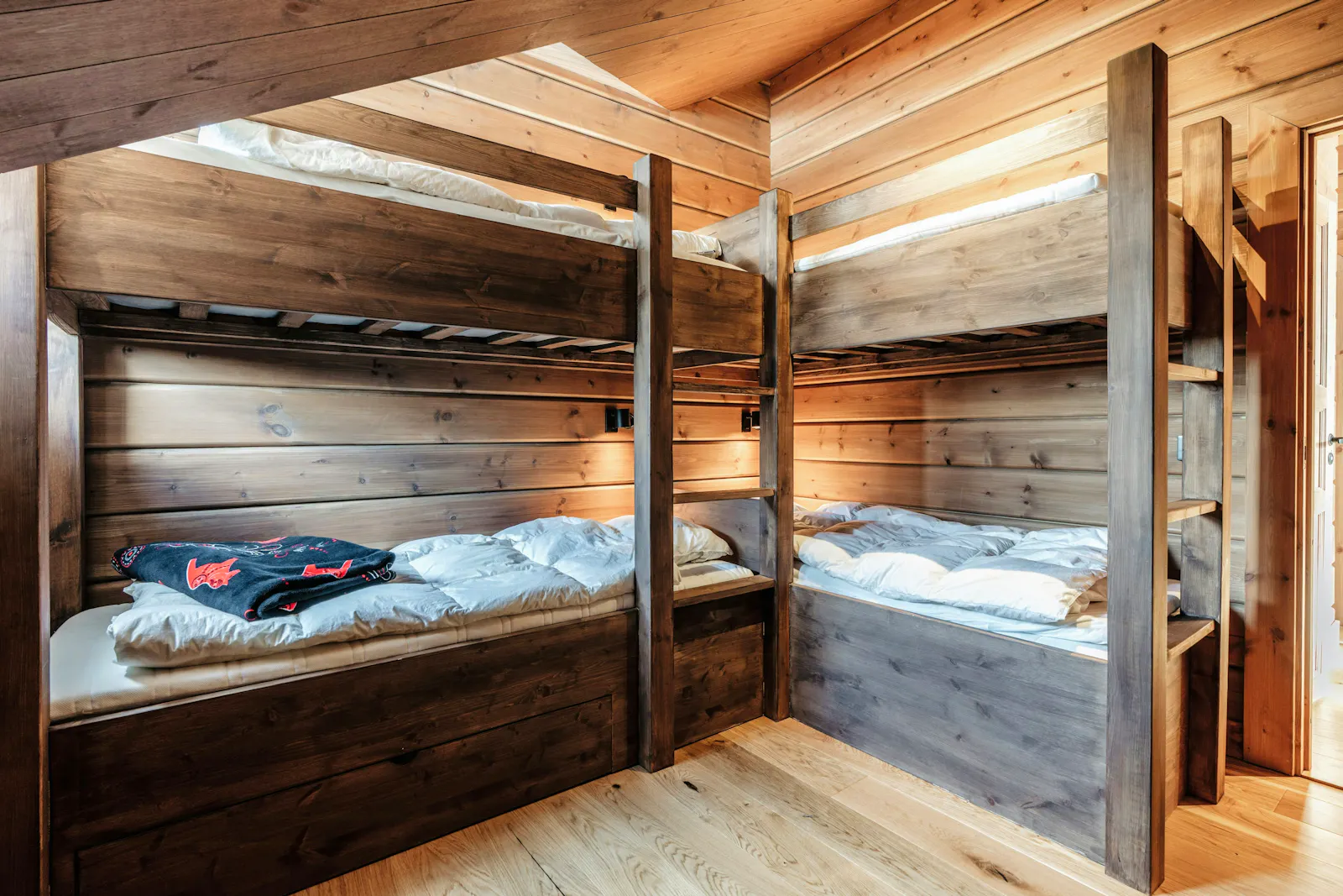 Fjällstuga med hög takhöjd och plats för 11 gäster – bild 23 av 24