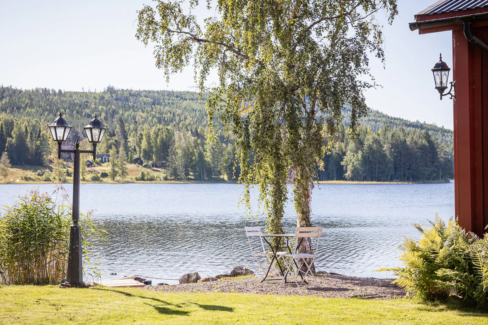 Lantlig stuga med panoramautsikt över Hansesjön – bild 3 av 24