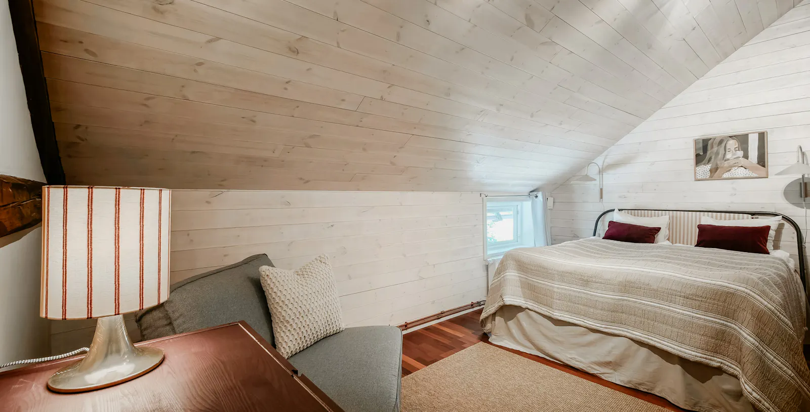Modern bondgårdslägenhet med pool, bastu & biosal – bild 10 av 24