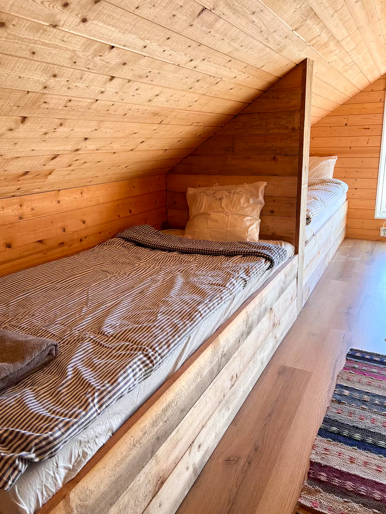 Gårdsidyll med fält och djurliv nära Halmstad – bild 22 av 24