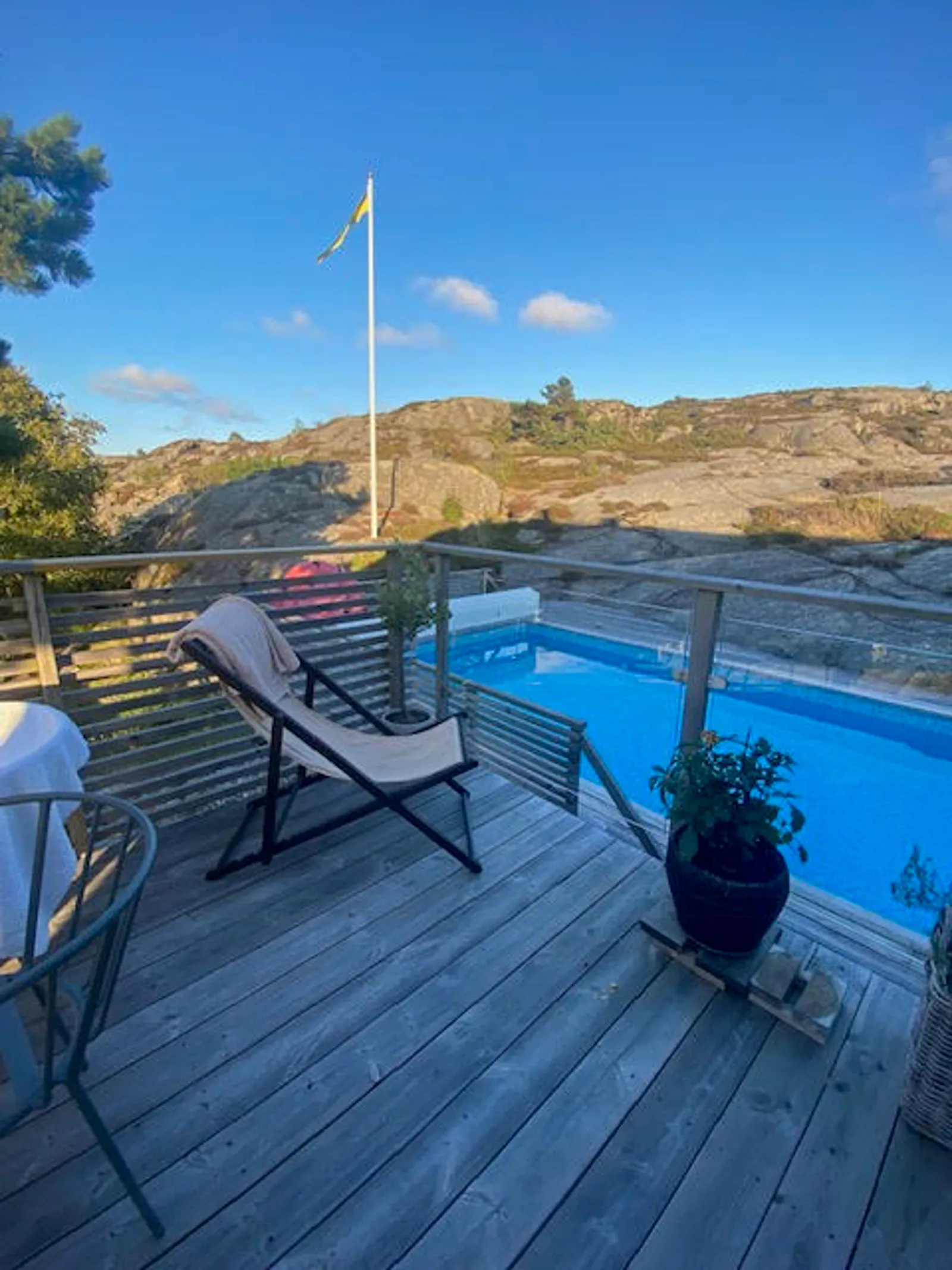 Havsnära hus med pool vid Hällevikstrand – bild 24 av 24