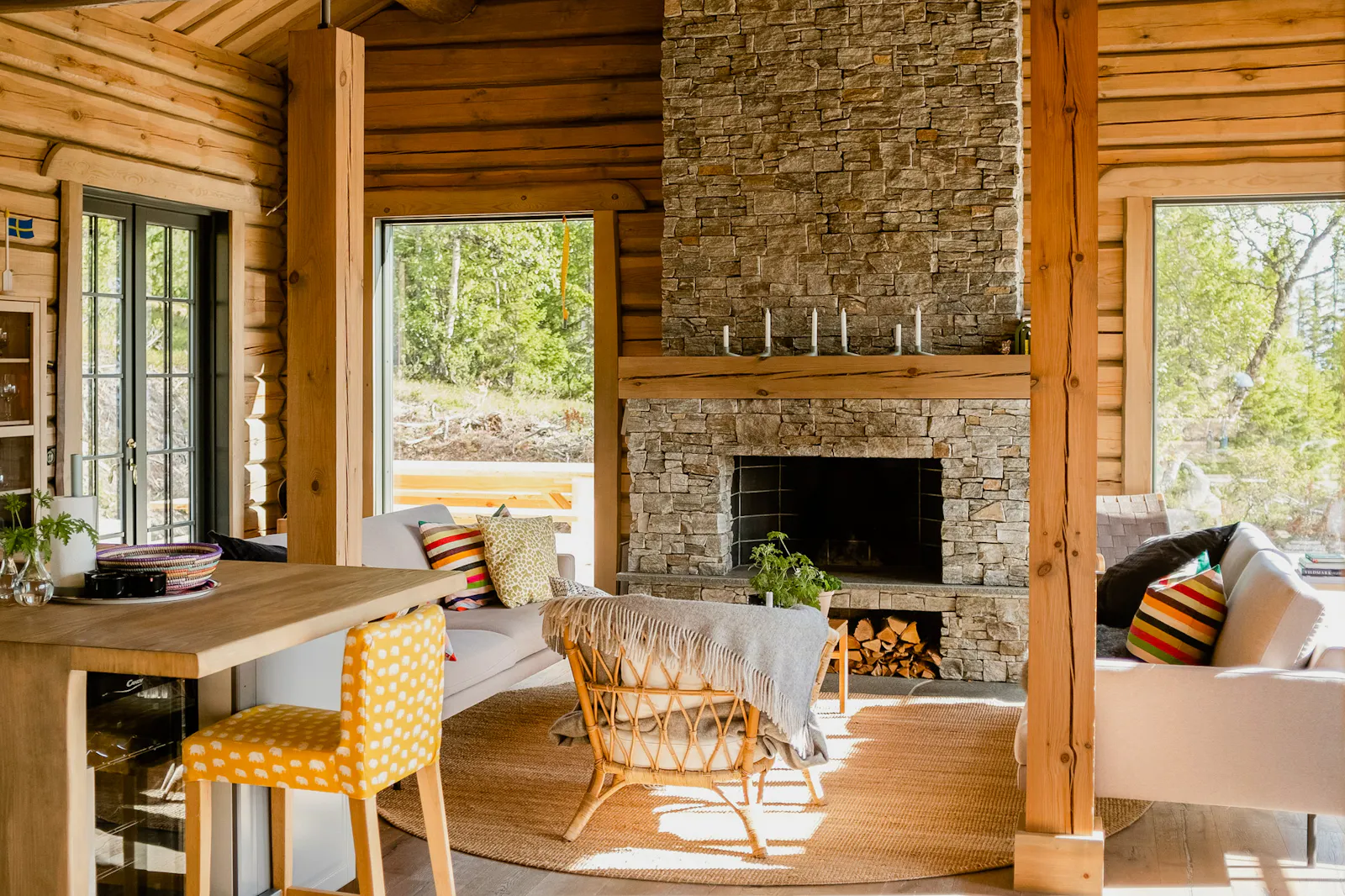 Timmerhus med bastu och öppen spis i Bydalen – bild 3 av 24