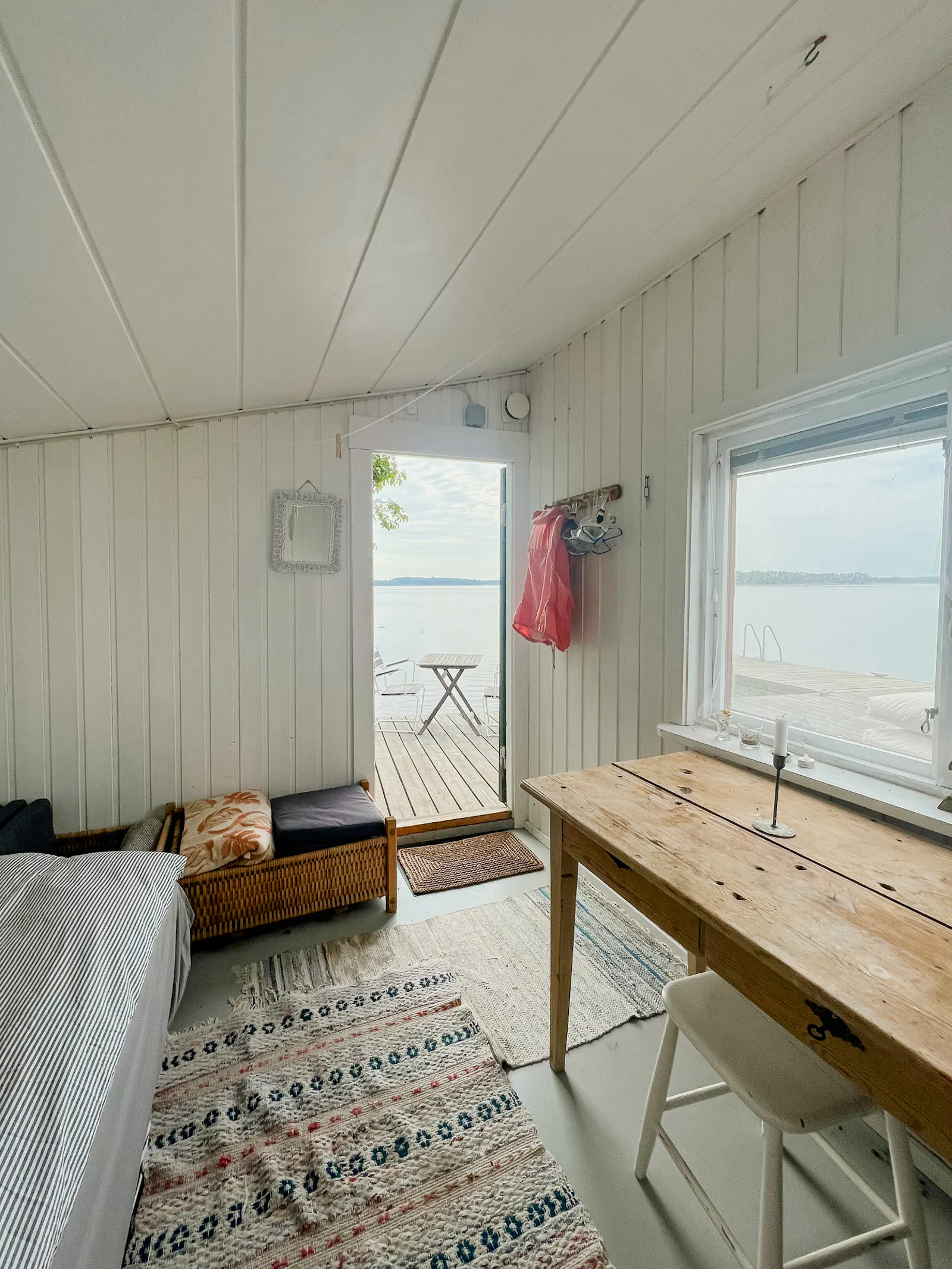 Stuga med panoramautsikt i naturreservat – bild 21 av 24