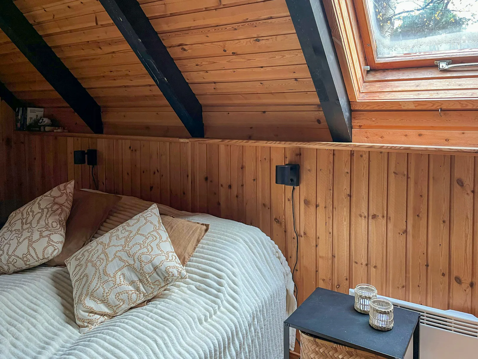 Danskdesignad stuga 50 meter från stranden – bild 12 av 23