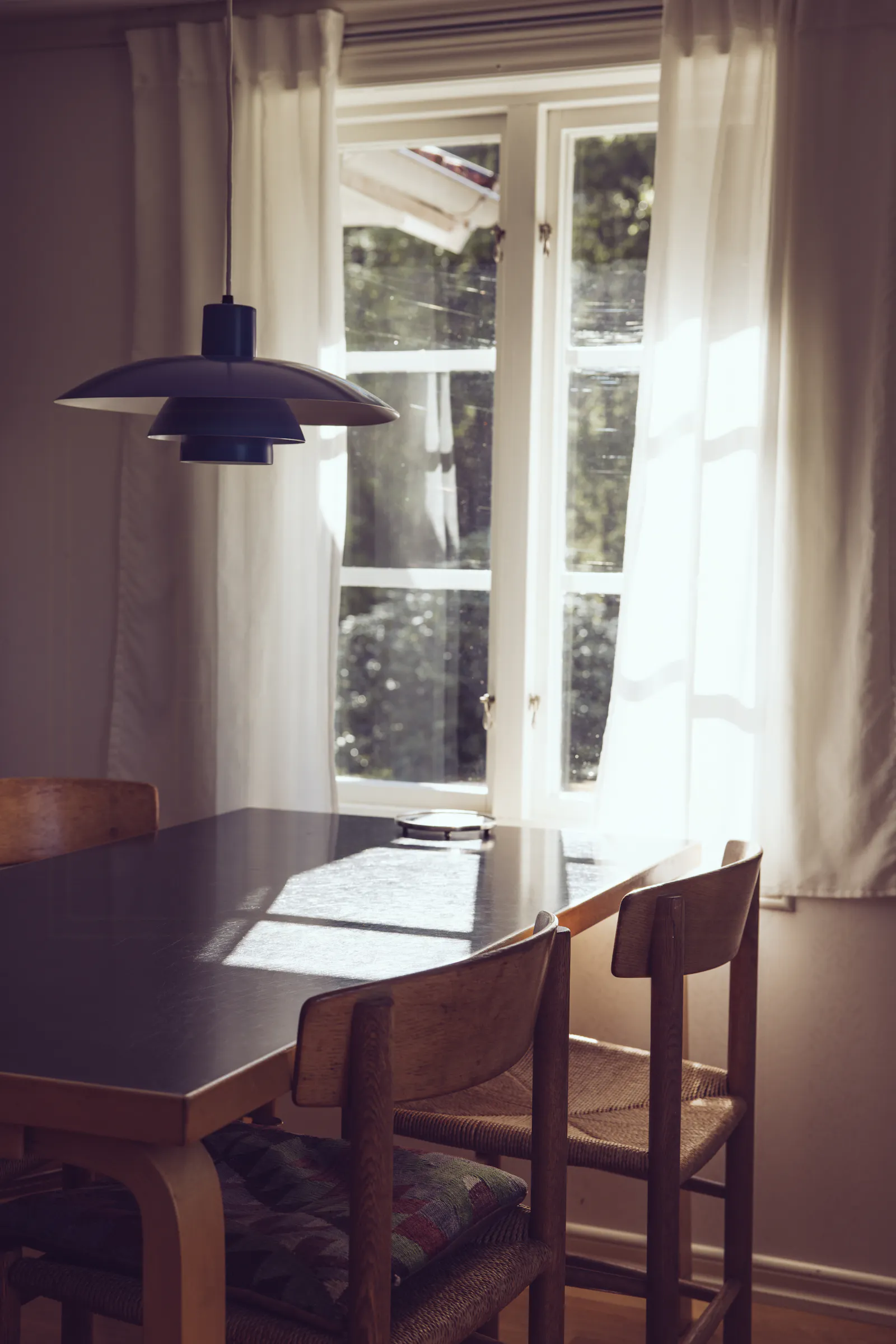 Svenskt timmerhus i naturskön miljö – bild 9 av 24
