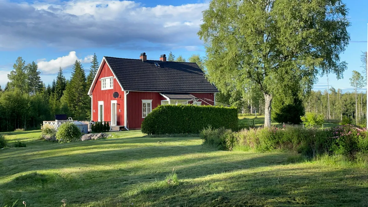 Charmig skola från 1926 i Gunnarskog