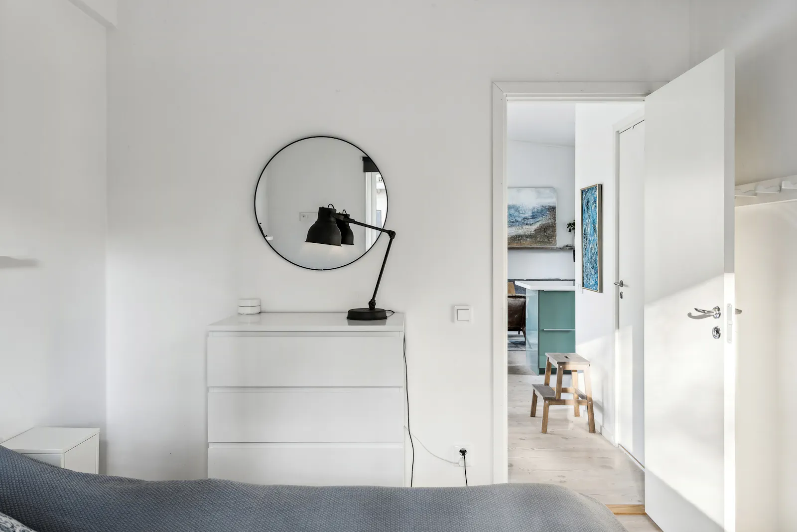 Arkitektritat hus i Fröjel nära stranden – bild 18 av 24