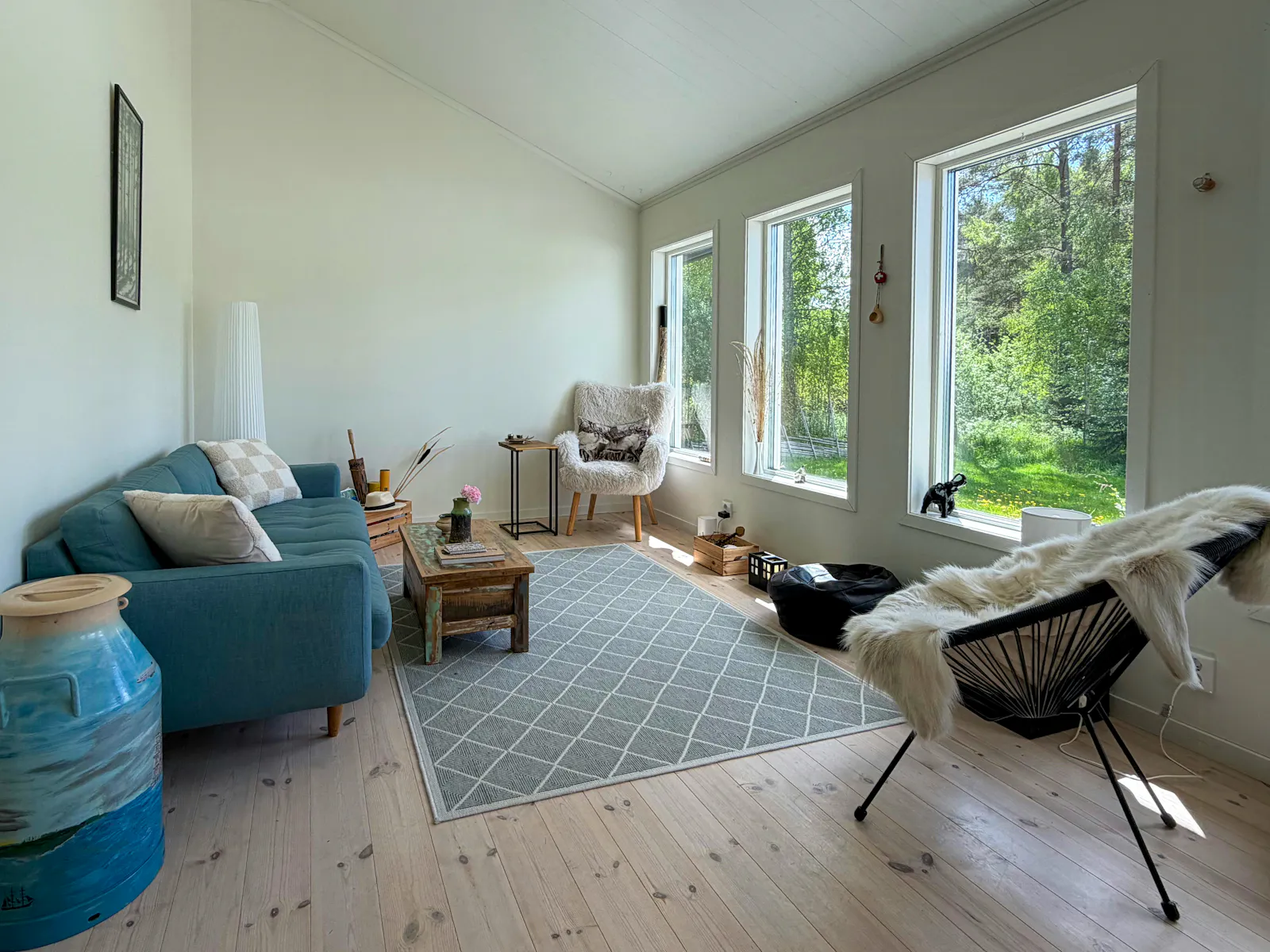 Skogshem med bastu vid Dalälven i Hedesunda – bild 3 av 24
