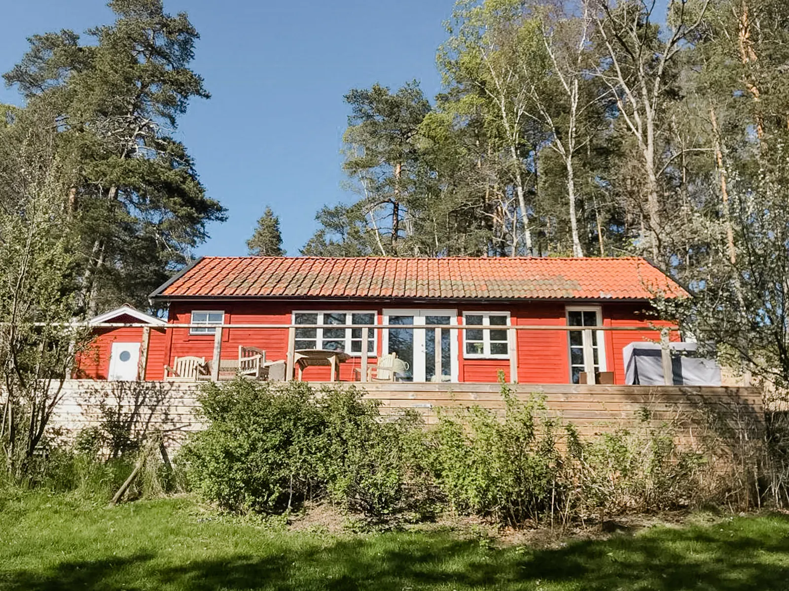 Charmig stuga med havsutsikt i vacker omgivning – bild 15 av 22
