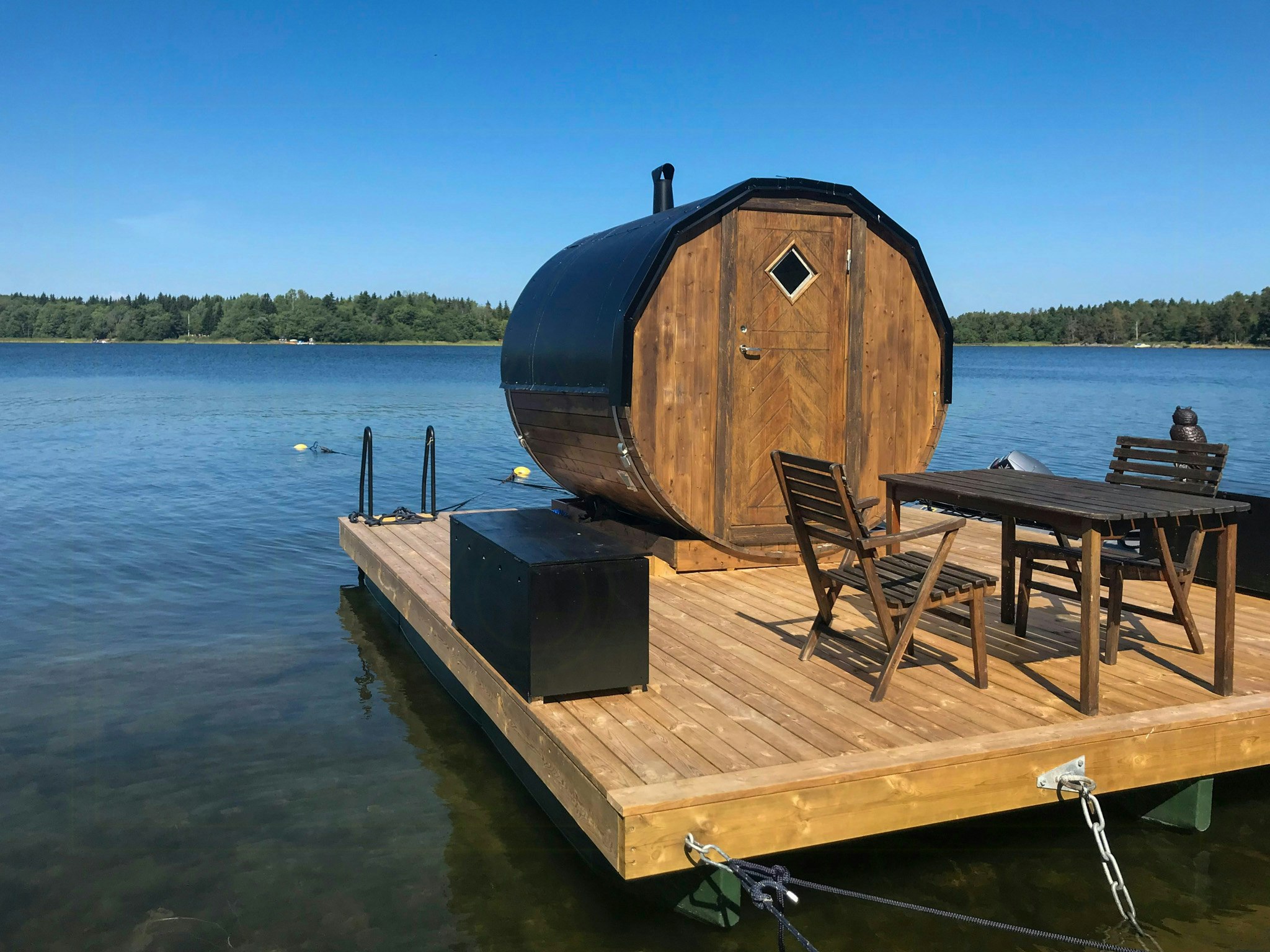 Boende med bastu och brygga nära Grisslehamn