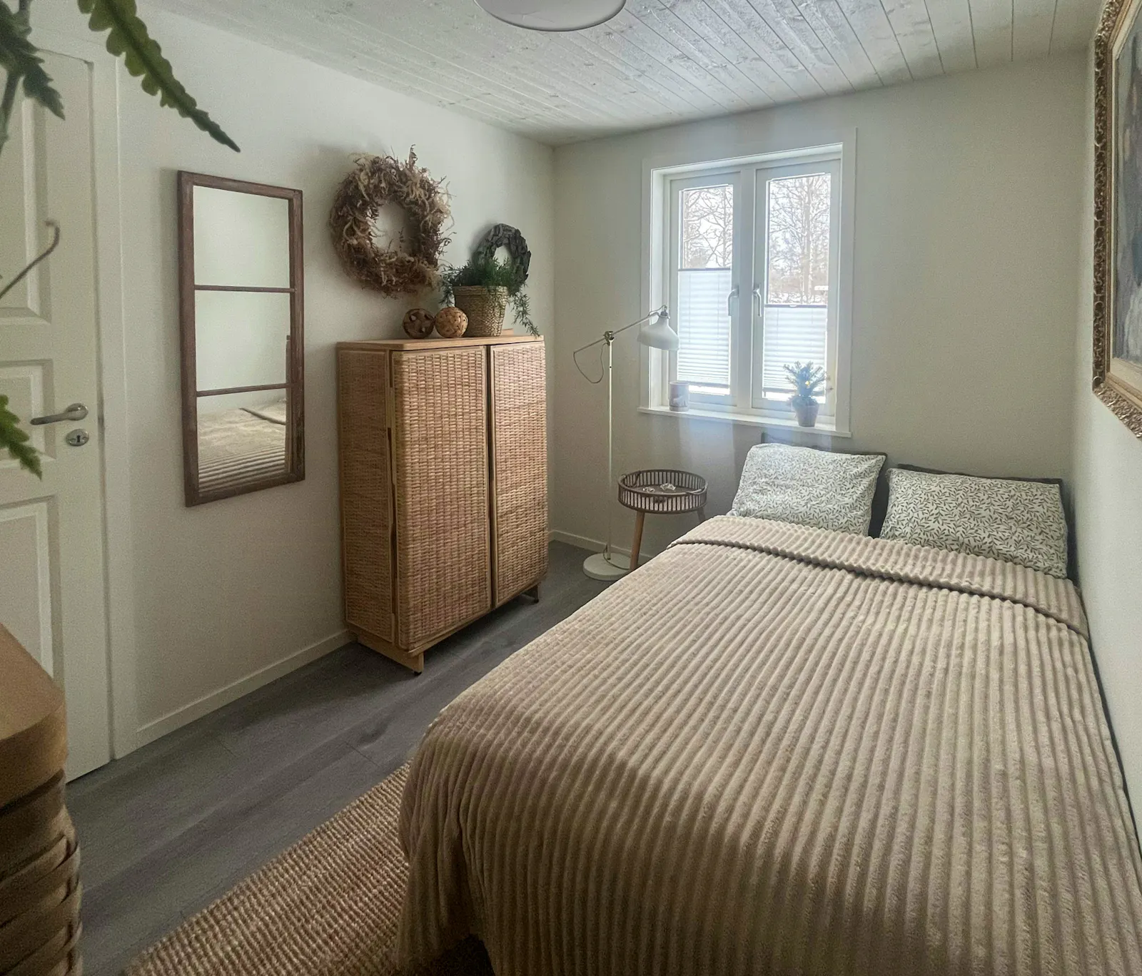 Modernt lofthus i skogen nära Gullabo – bild 15 av 24