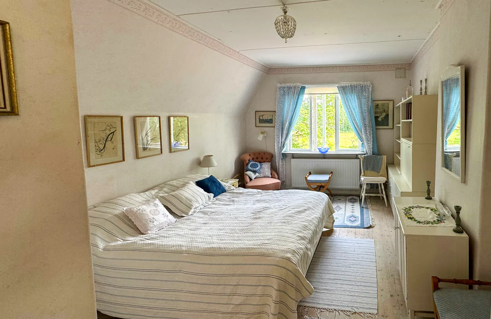 Historisk prästgård vid sjön i Dalskog – bild 23 av 24