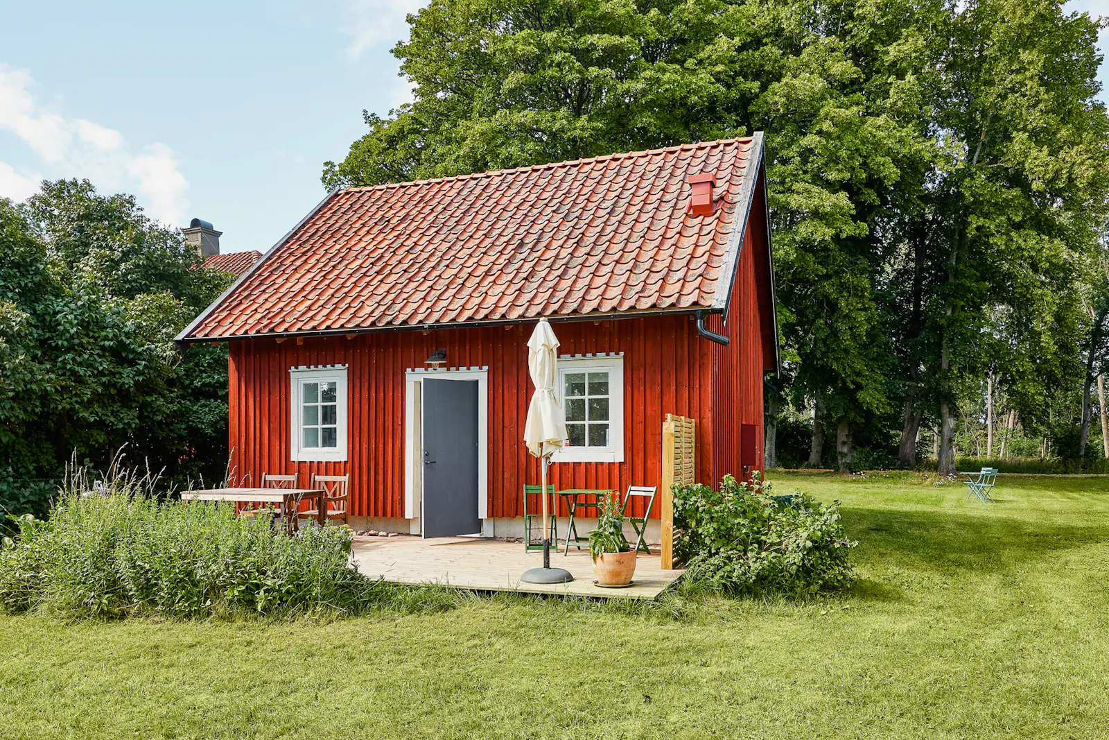 Charmigt Hönshus med terass nära Vadstena – bild 16 av 24