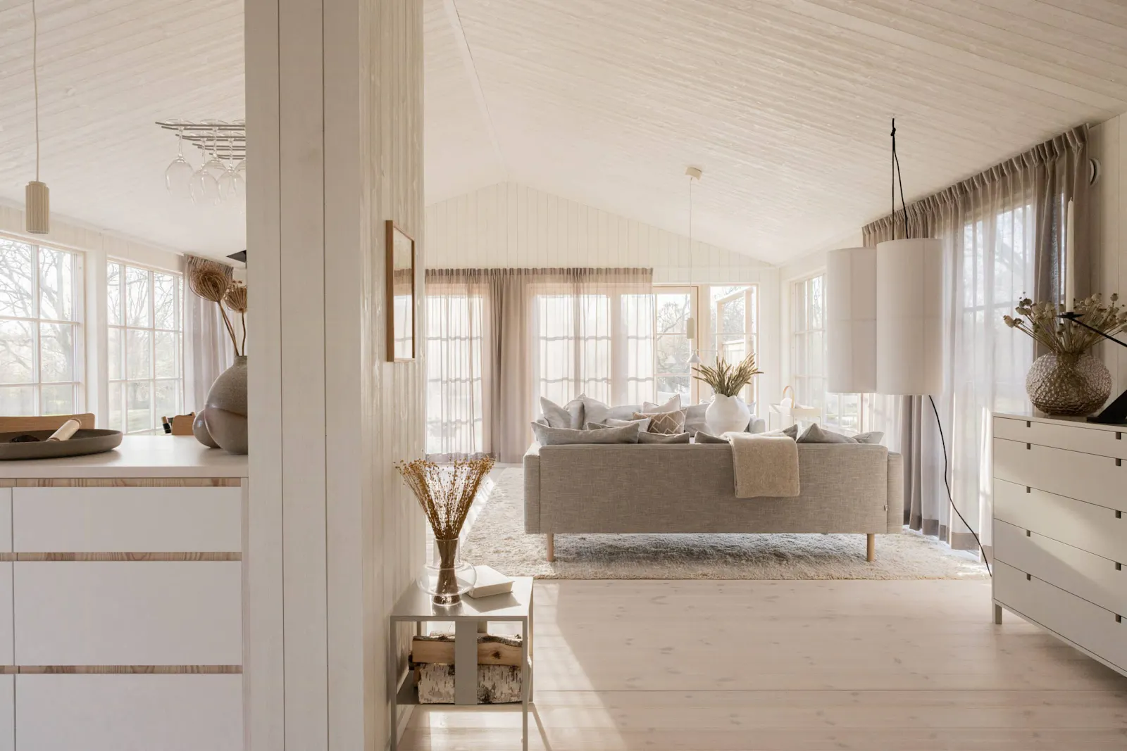 Drömgård i Stora Rör med lantlig idyll nära bad – bild 7 av 18