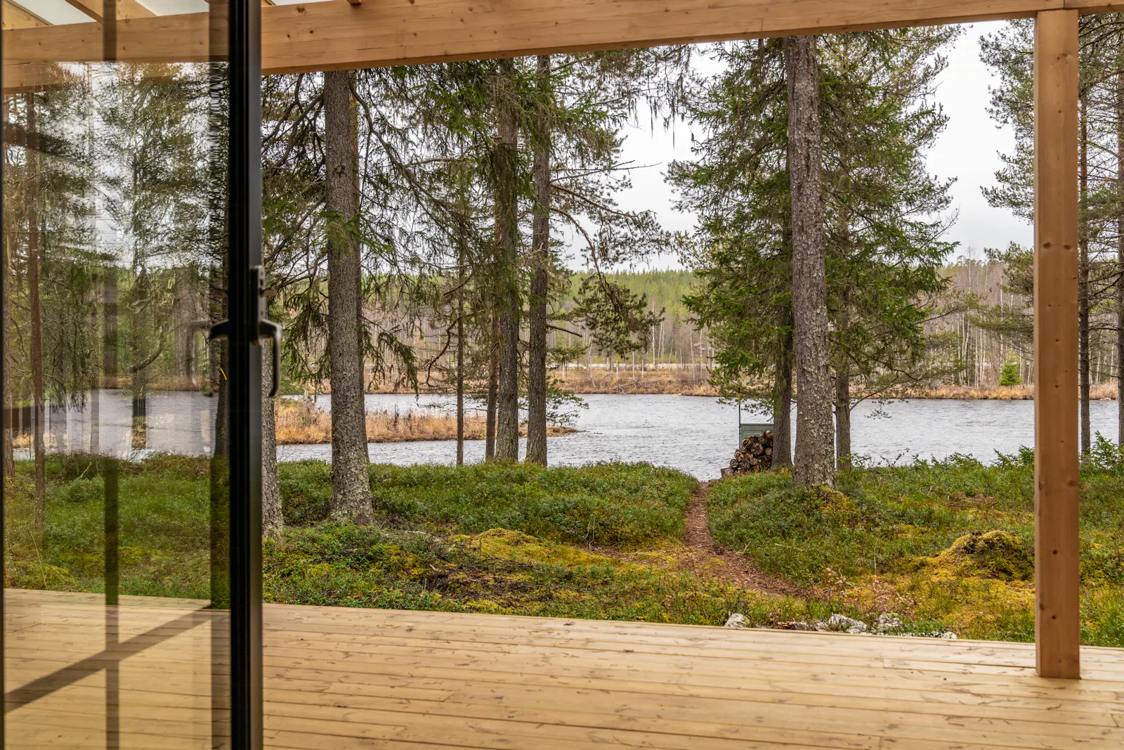 Modernt hus med bastu och fjällutsikt – bild 2 av 24