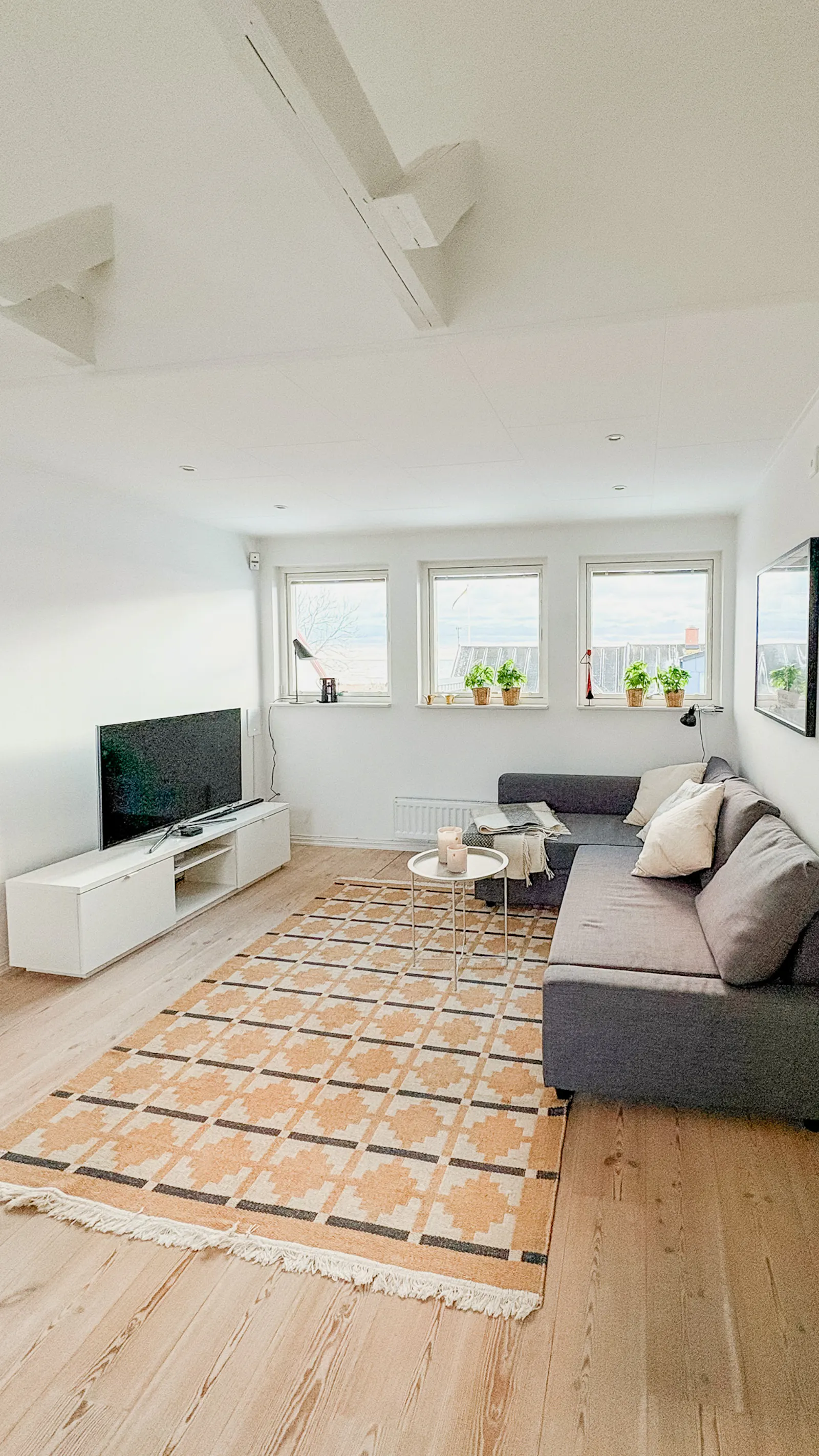 Havsnära poolvilla med medelhavskänsla – bild 11 av 24