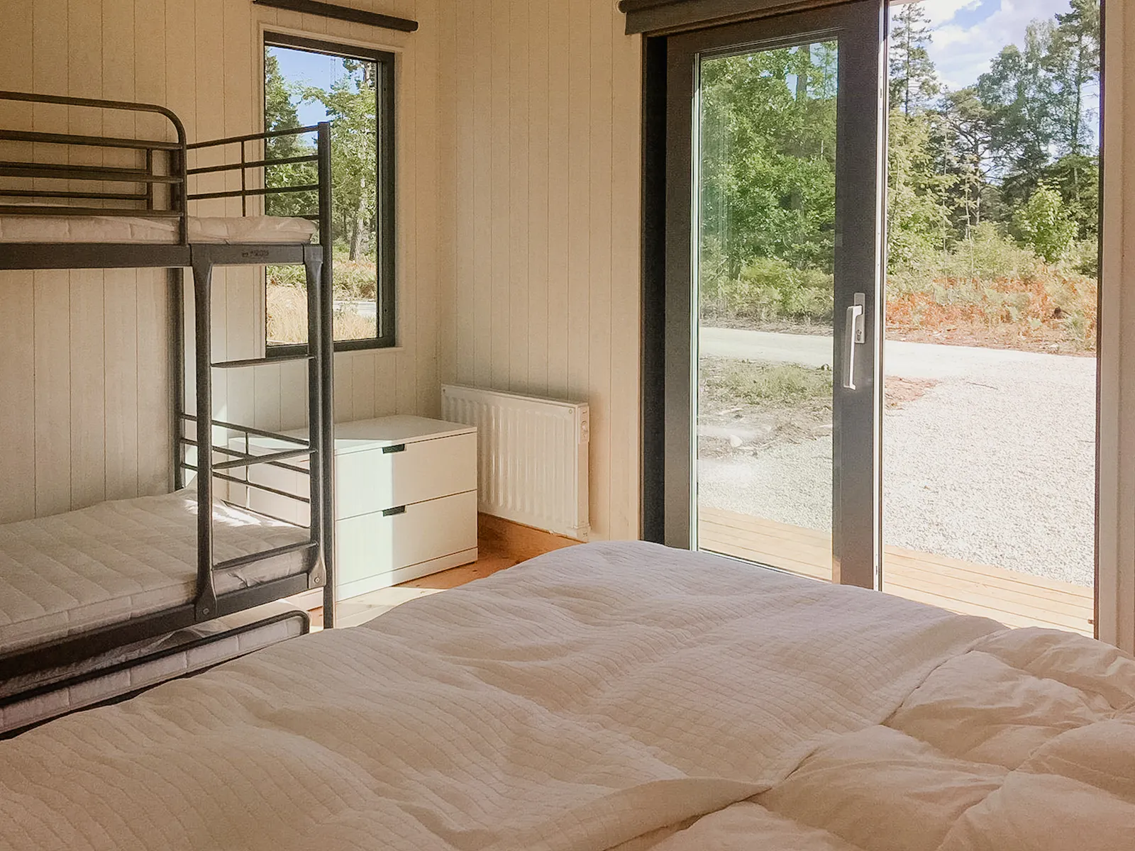 Arkitektritat hus med havsutsikt i Ljugarn – bild 16 av 24