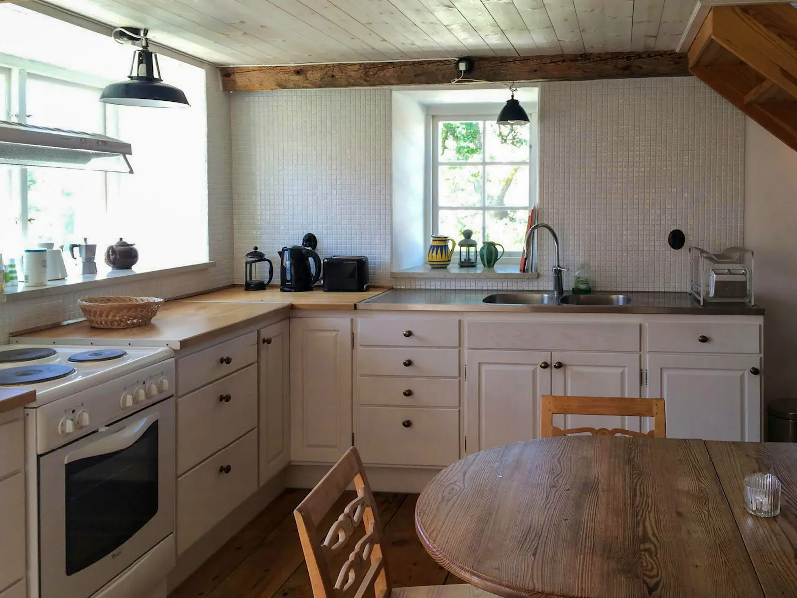 Traditionellt gårdshus vid Dämba sjö på Fårö – bild 3 av 19