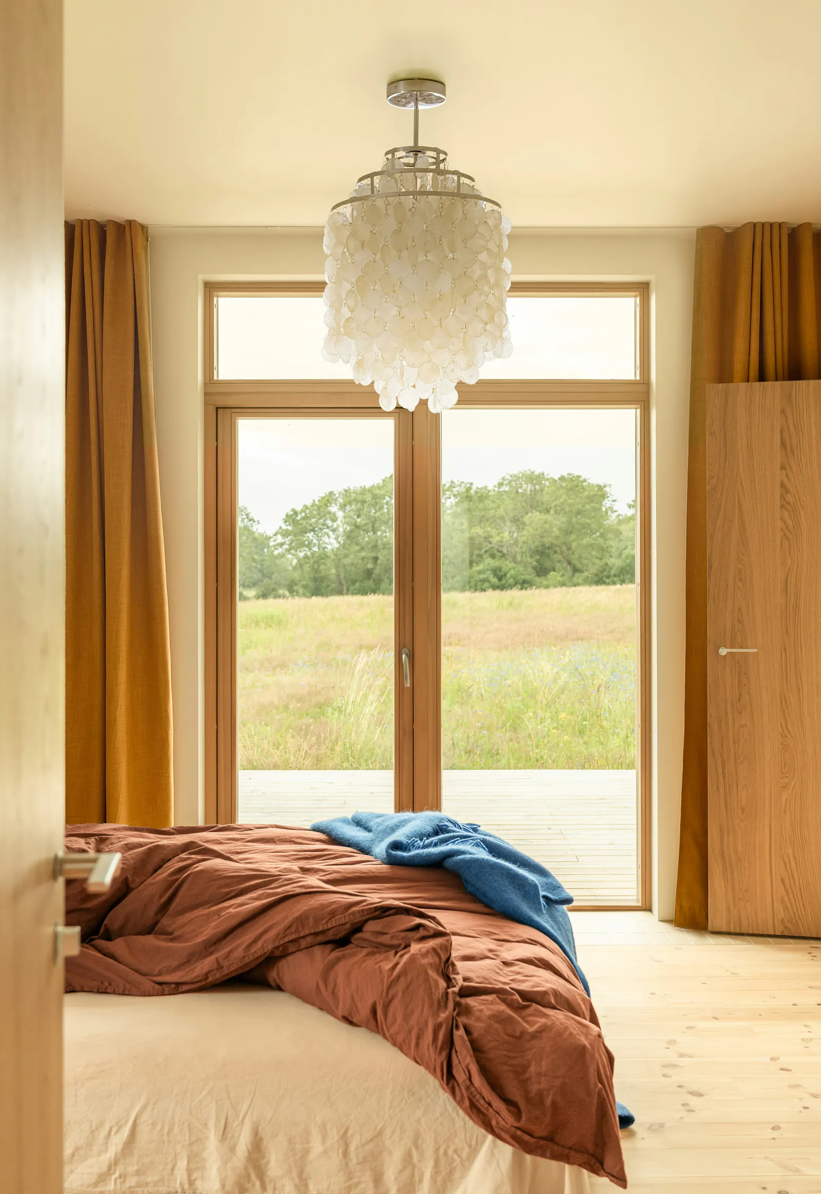 Arkitektritat hus på äng i Torekov – bild 11 av 24
