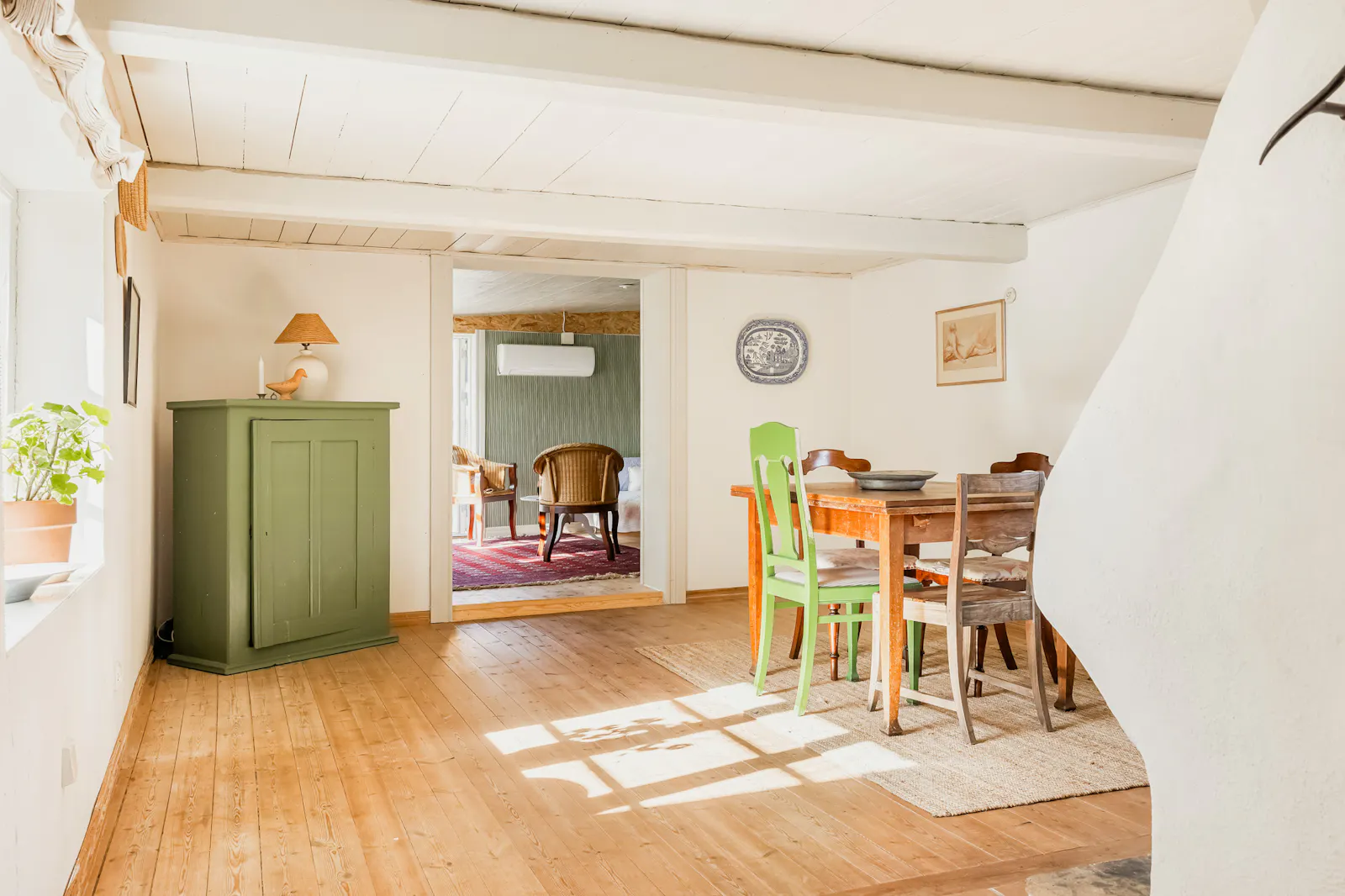 Skånskt långhus med ateljé i Österlen – bild 8 av 24
