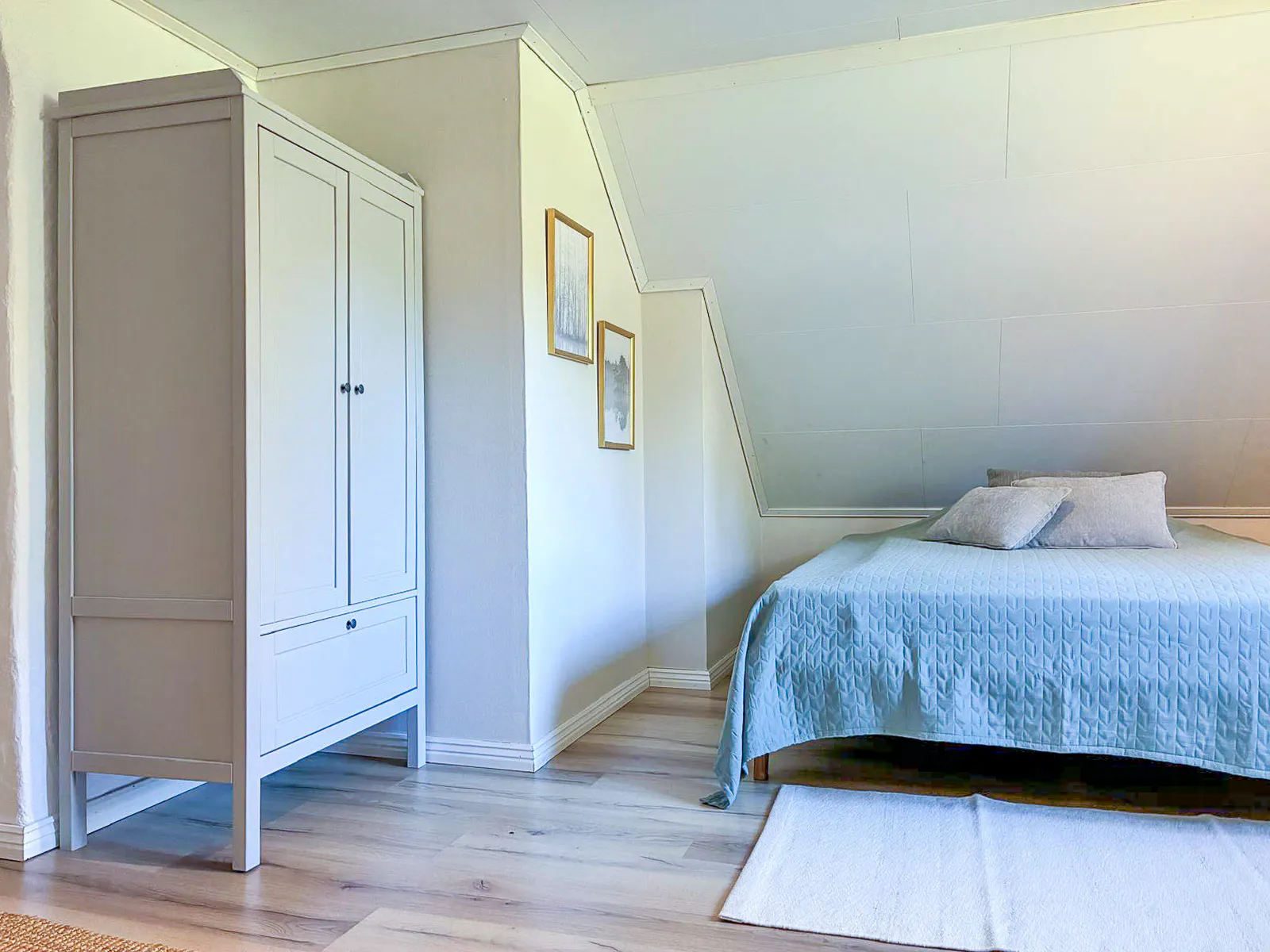 Mysigt svenskt hus vid Fryken med öppen spis – bild 12 av 24