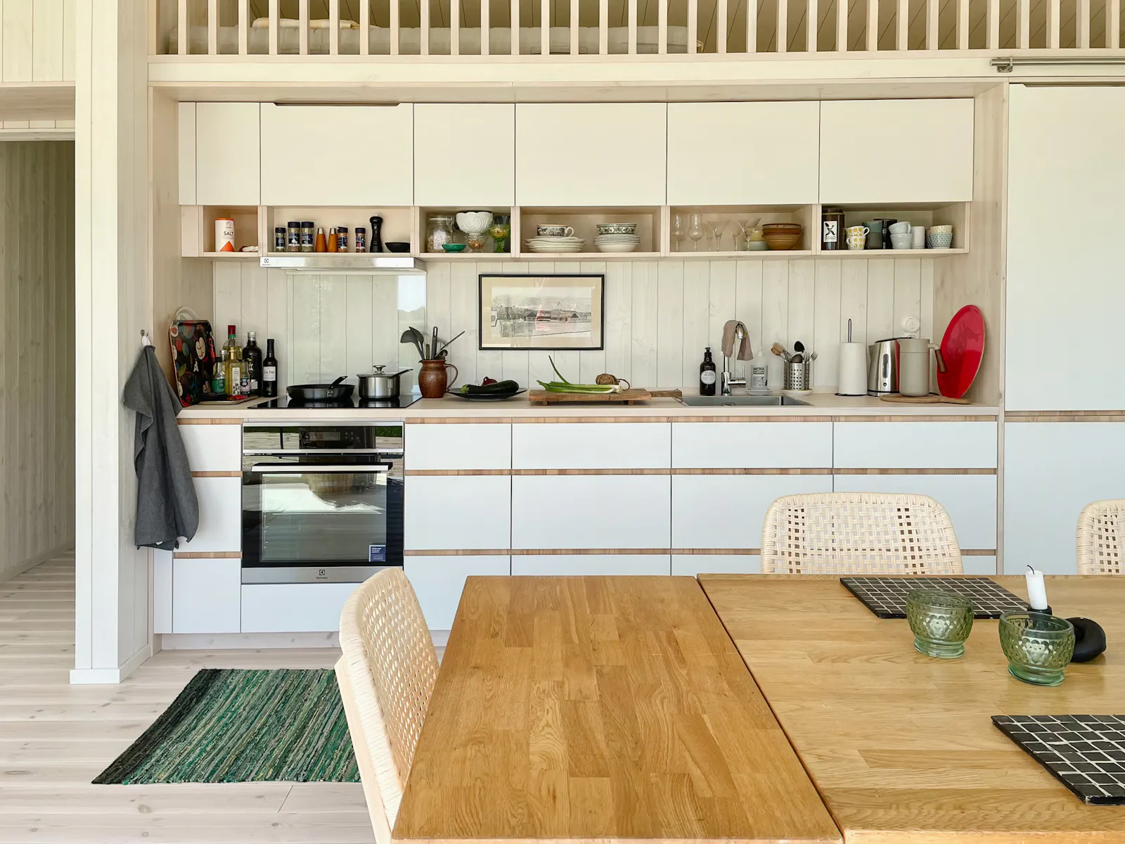 Modernt svart trähus på Bjärehalvön – bild 5 av 24