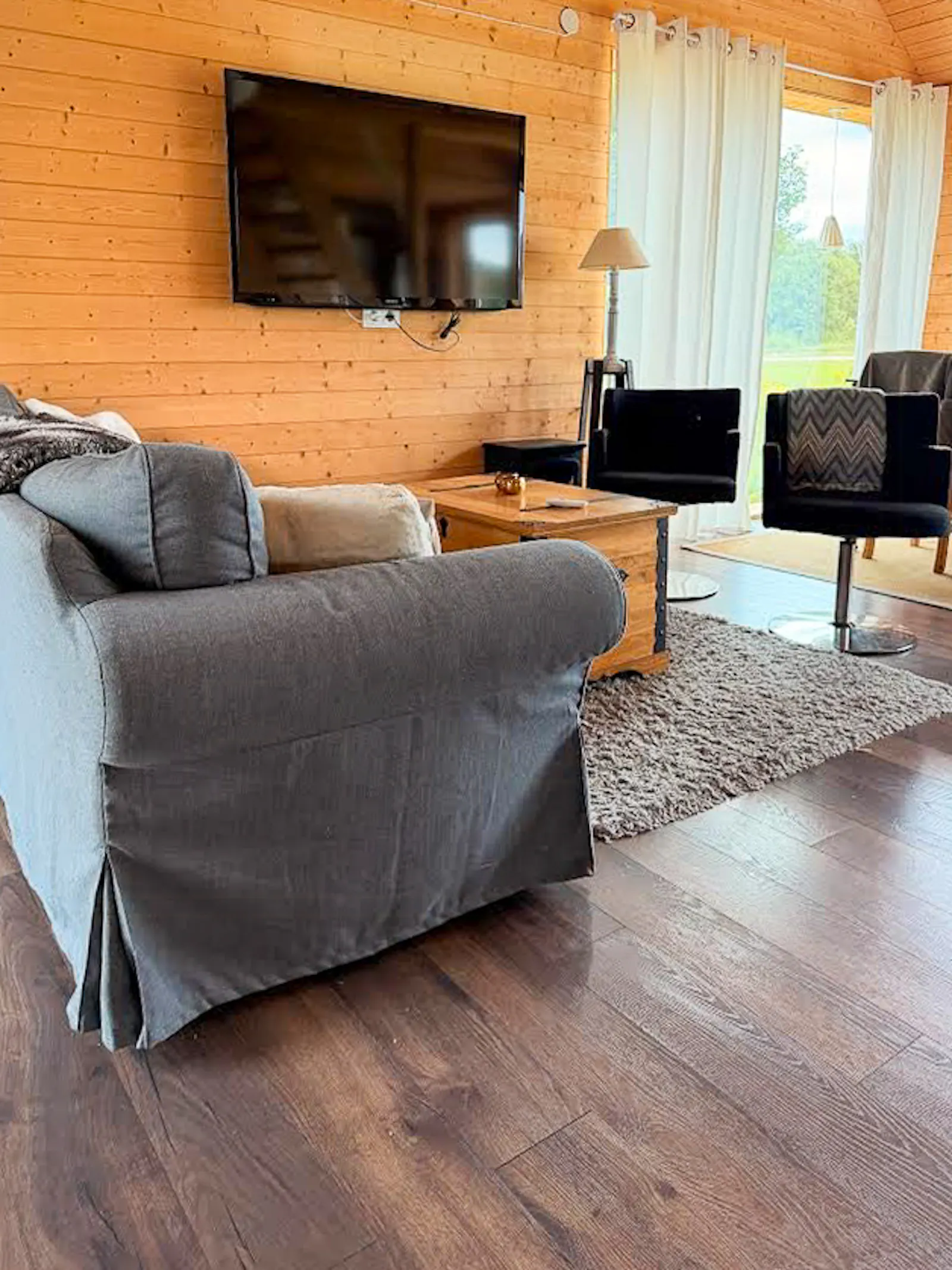 Gårdsidyll med fält och djurliv nära Halmstad – bild 11 av 24