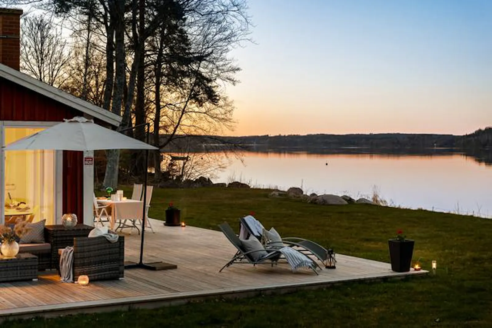 Stuga med strandtomt, båt och brygga i Småland – bild 15 av 24