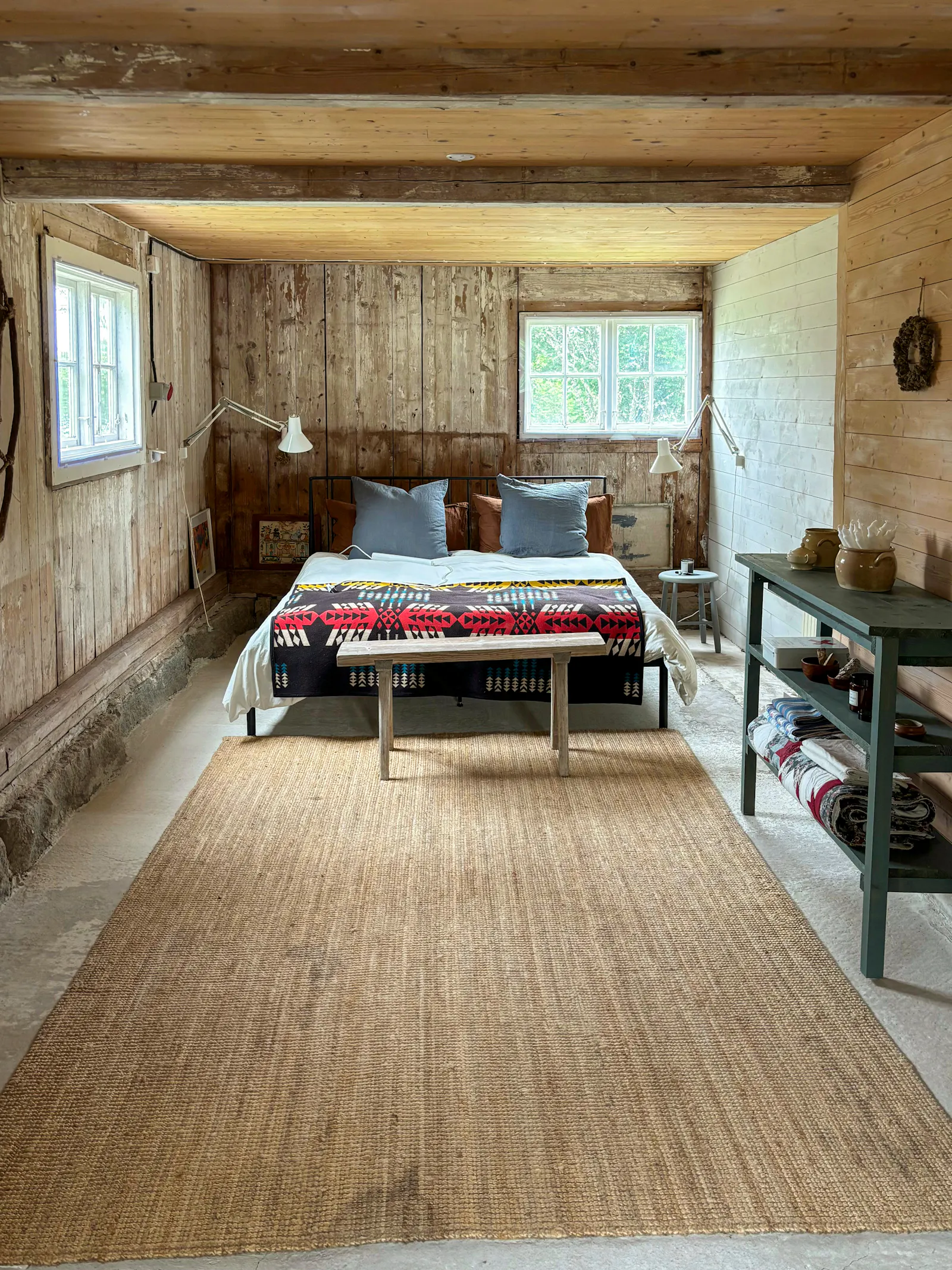 Två mysiga hus i ett naturskönt område med sjö – bild 20 av 24
